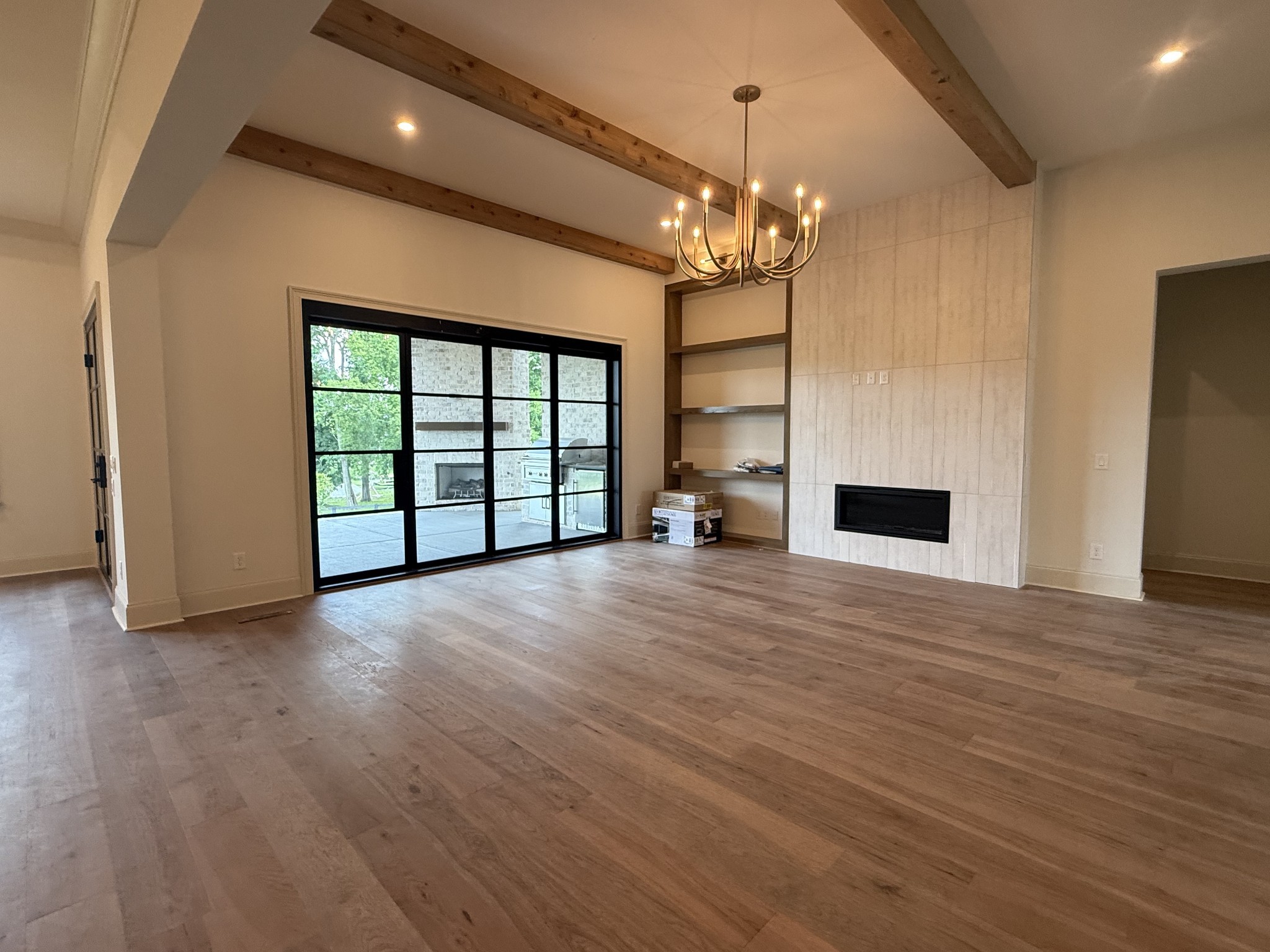 1550 White Barn