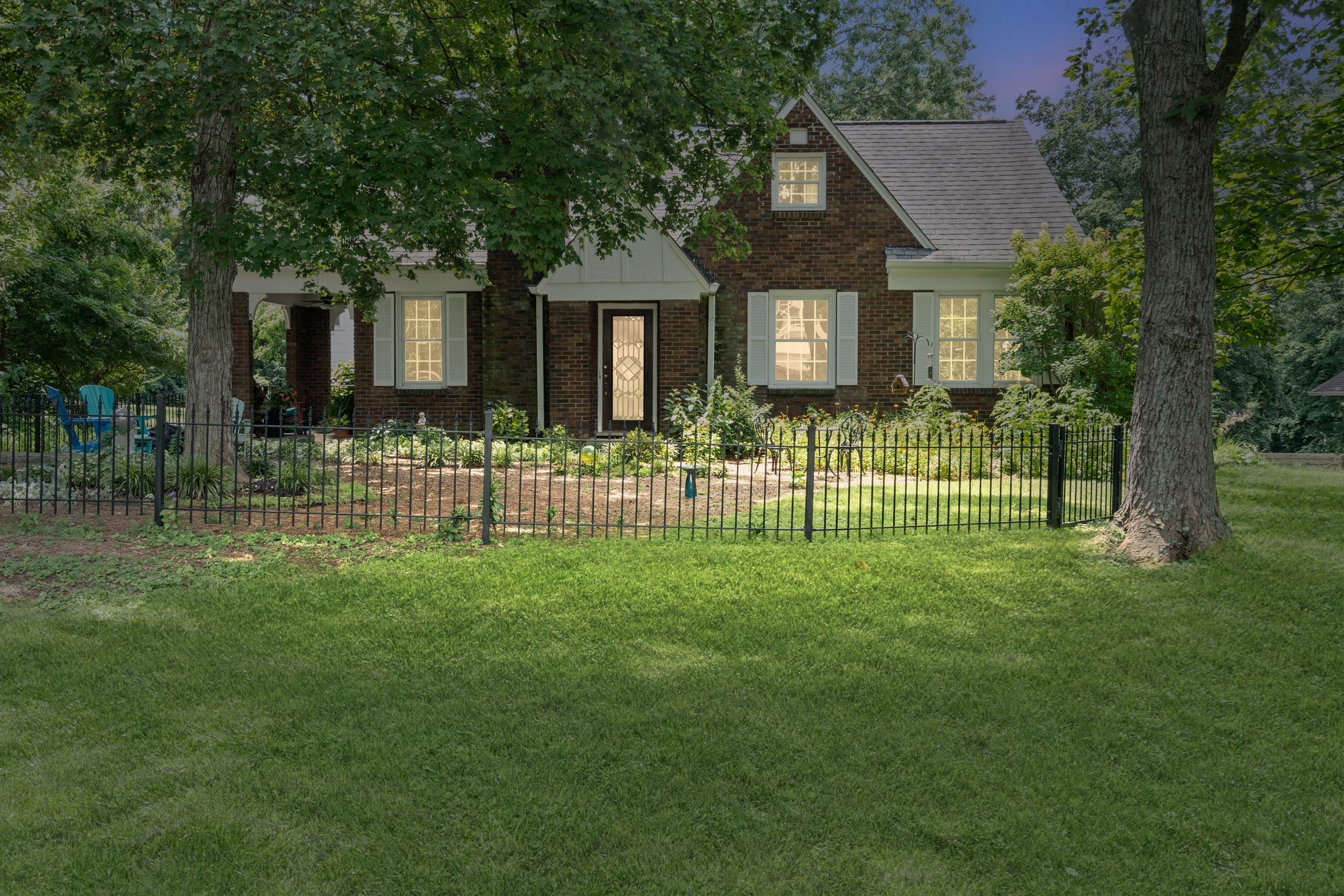 915 Gale Ln