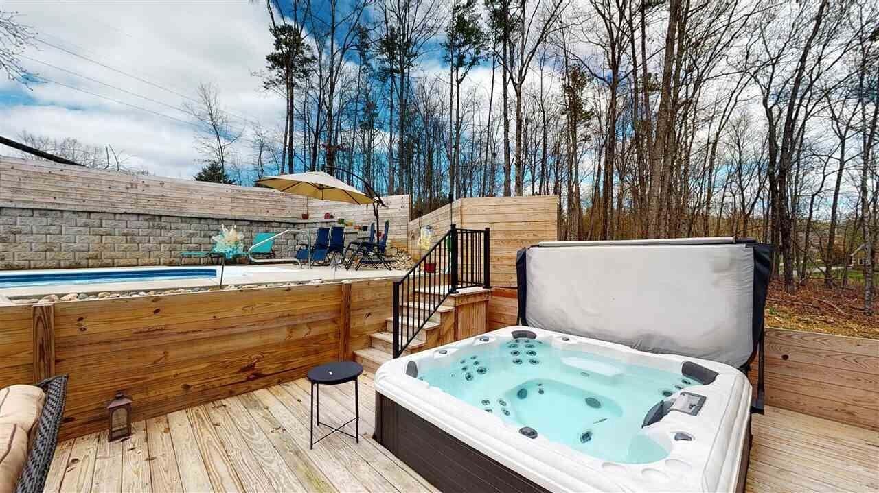 267 Lower Woods Trail NE