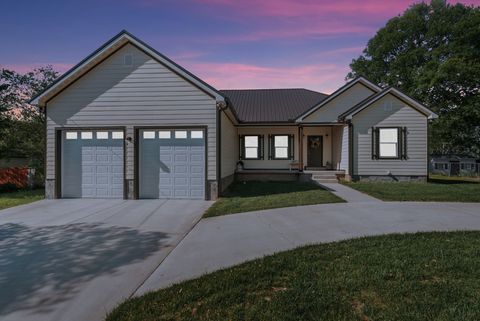 Photo of 109 E Ward St, Centerville, TN 37033 (MLS # 3001357)