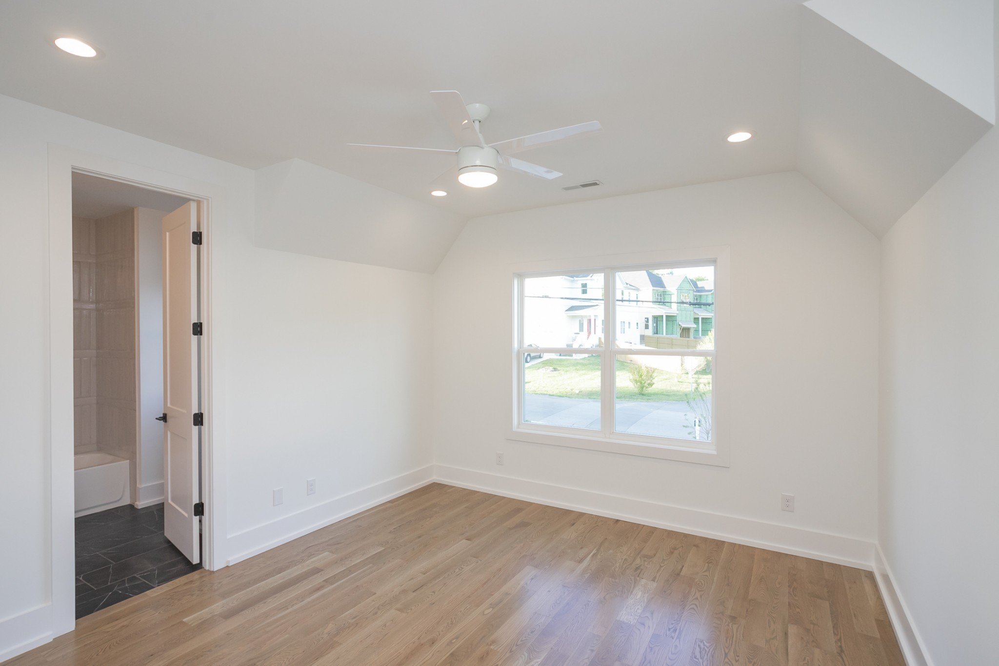 Nashville, Tennessee 37209, United States, 3 Bedrooms Bedrooms, ,3 BathroomsBathrooms,Residential,Active,143009