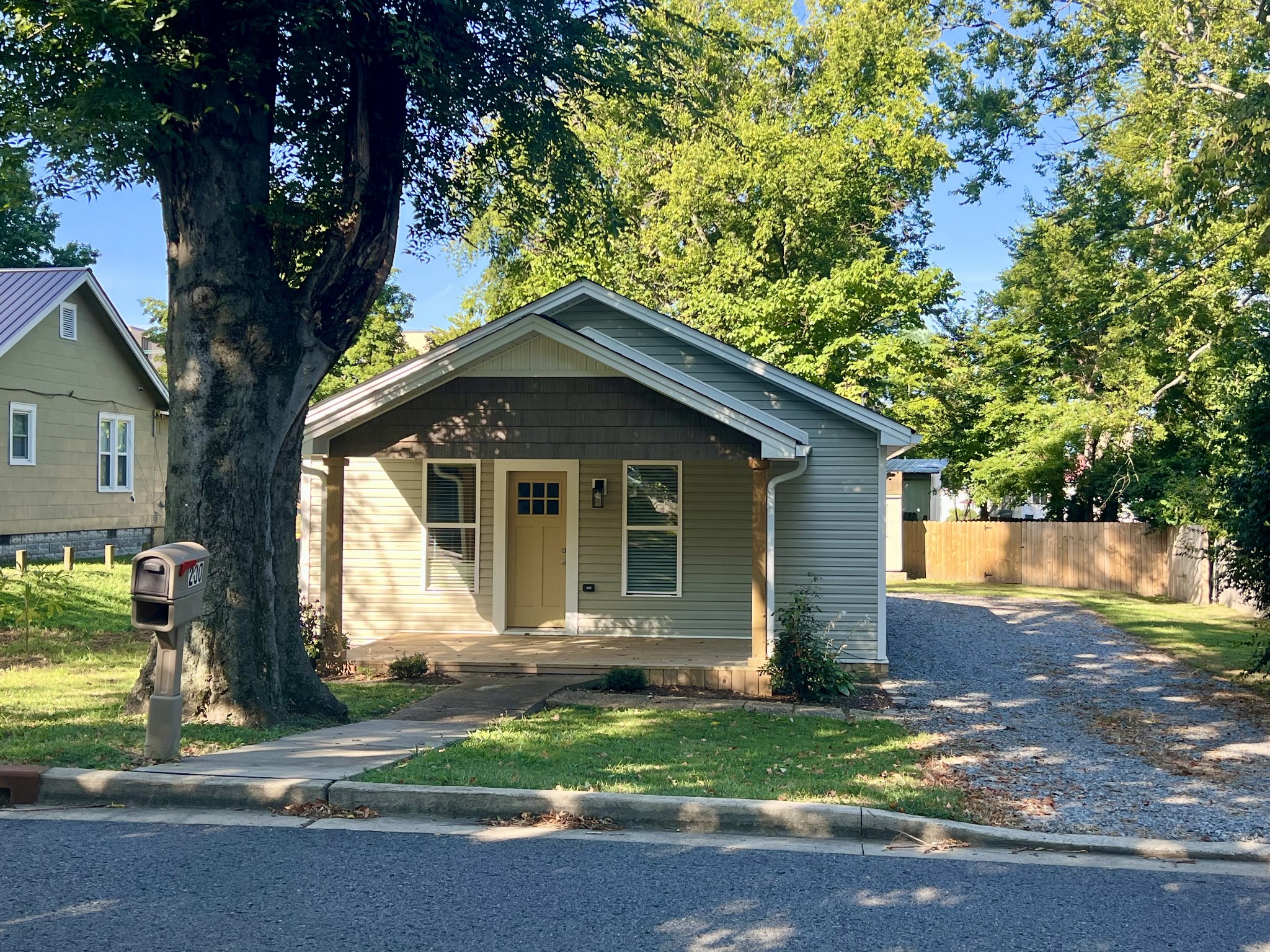 200 College St