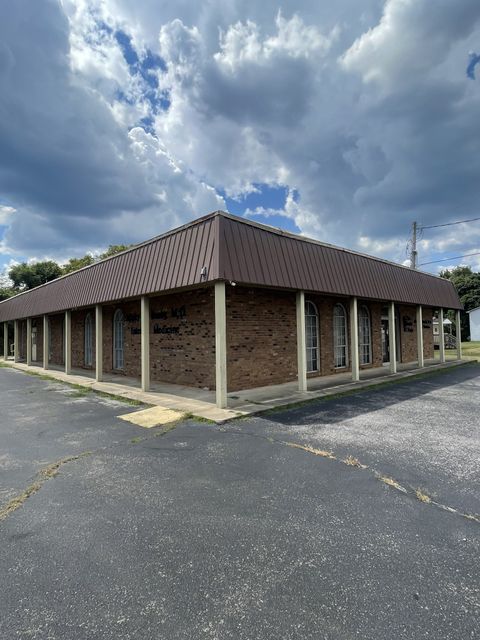 317 W Gaines St W Lawrenceburg TN 38464