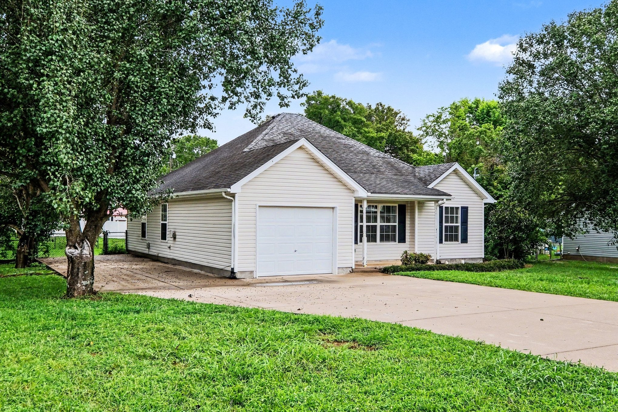 107 Breeze Dr