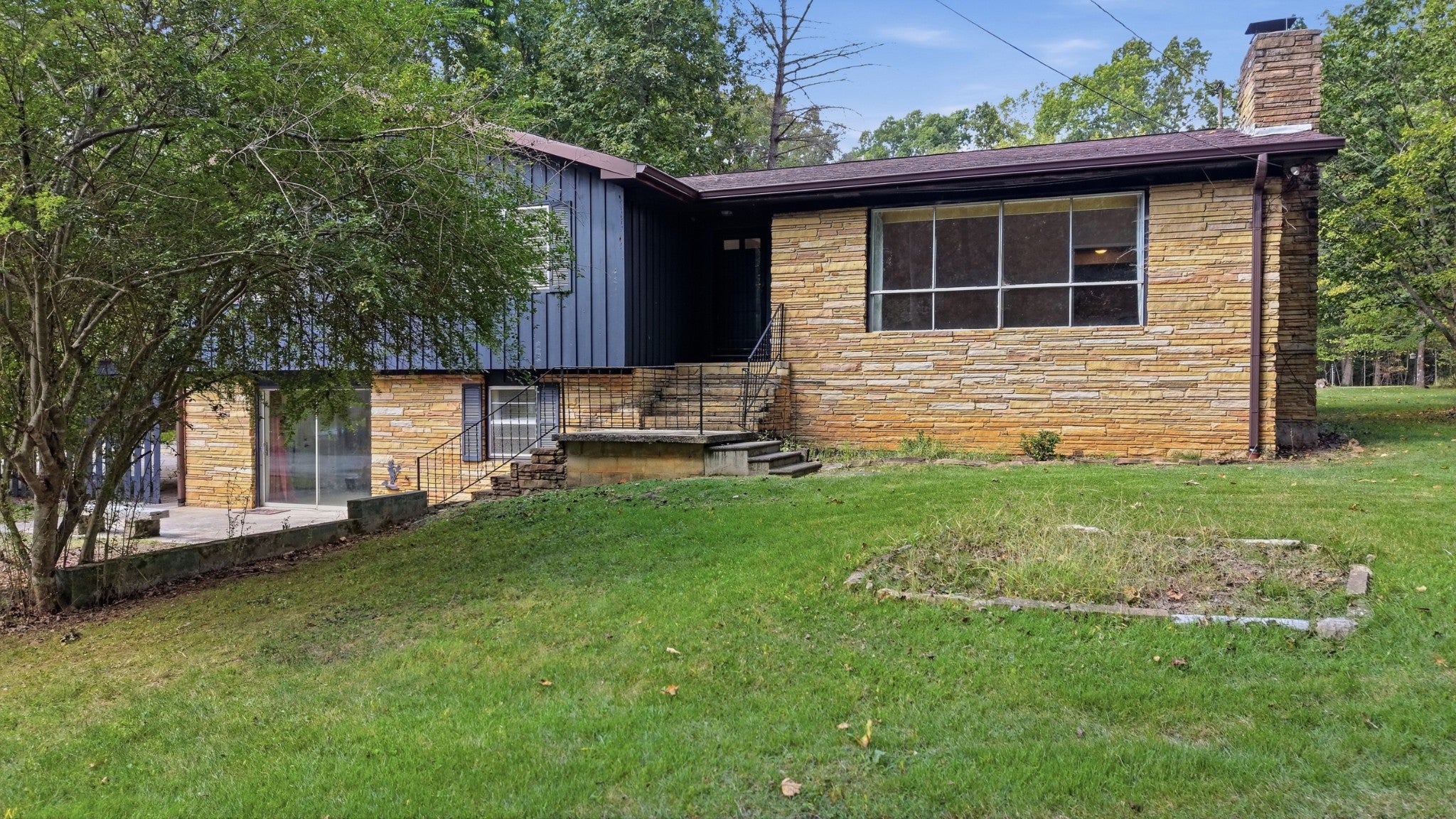 2470 Eastbrook Rd