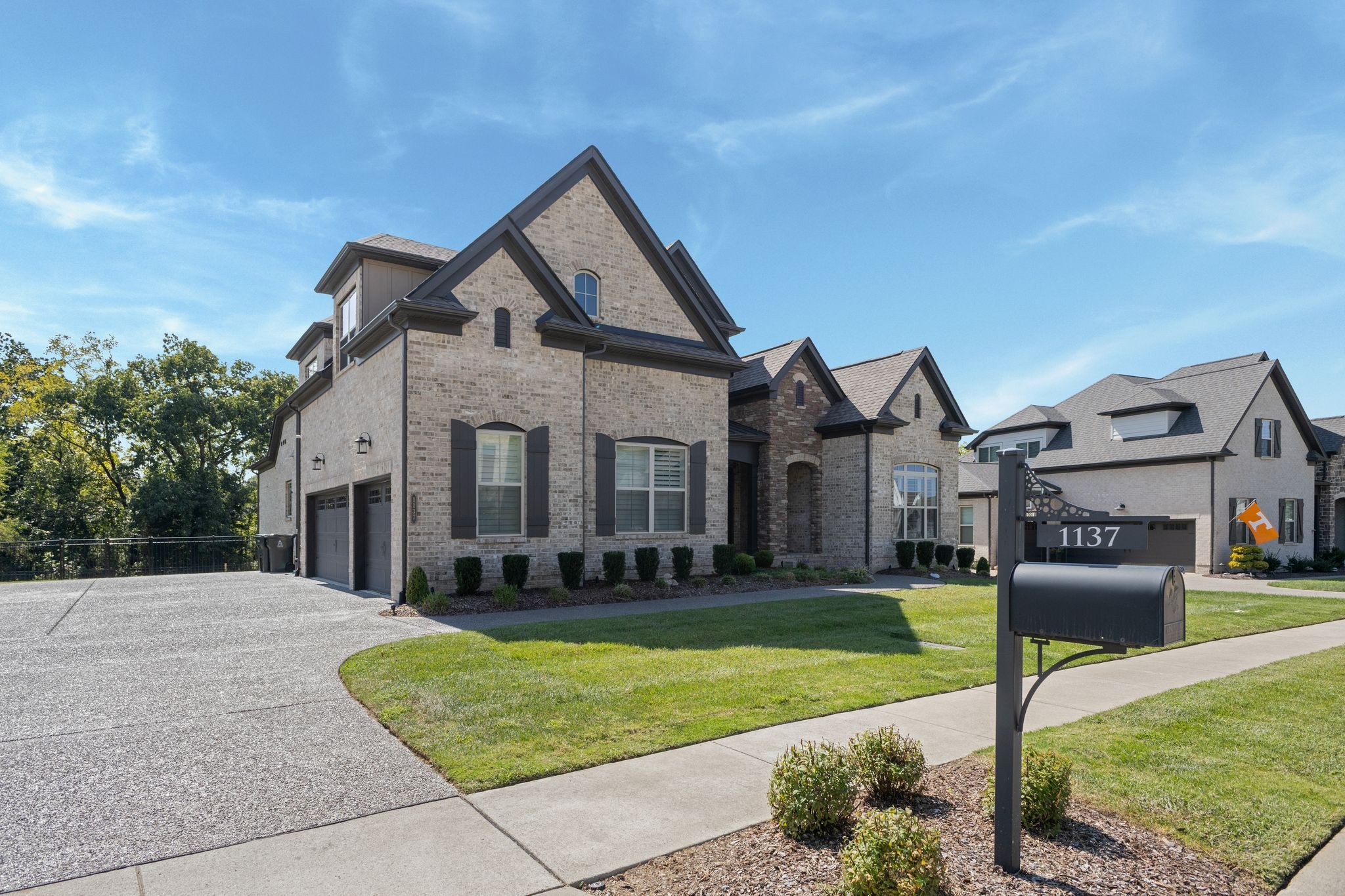 1137 McClellan Ln