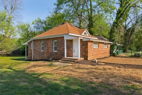Photo of 1717 Stanfiel Street, Chattanooga, TN 37406 (MLS # 3168099)