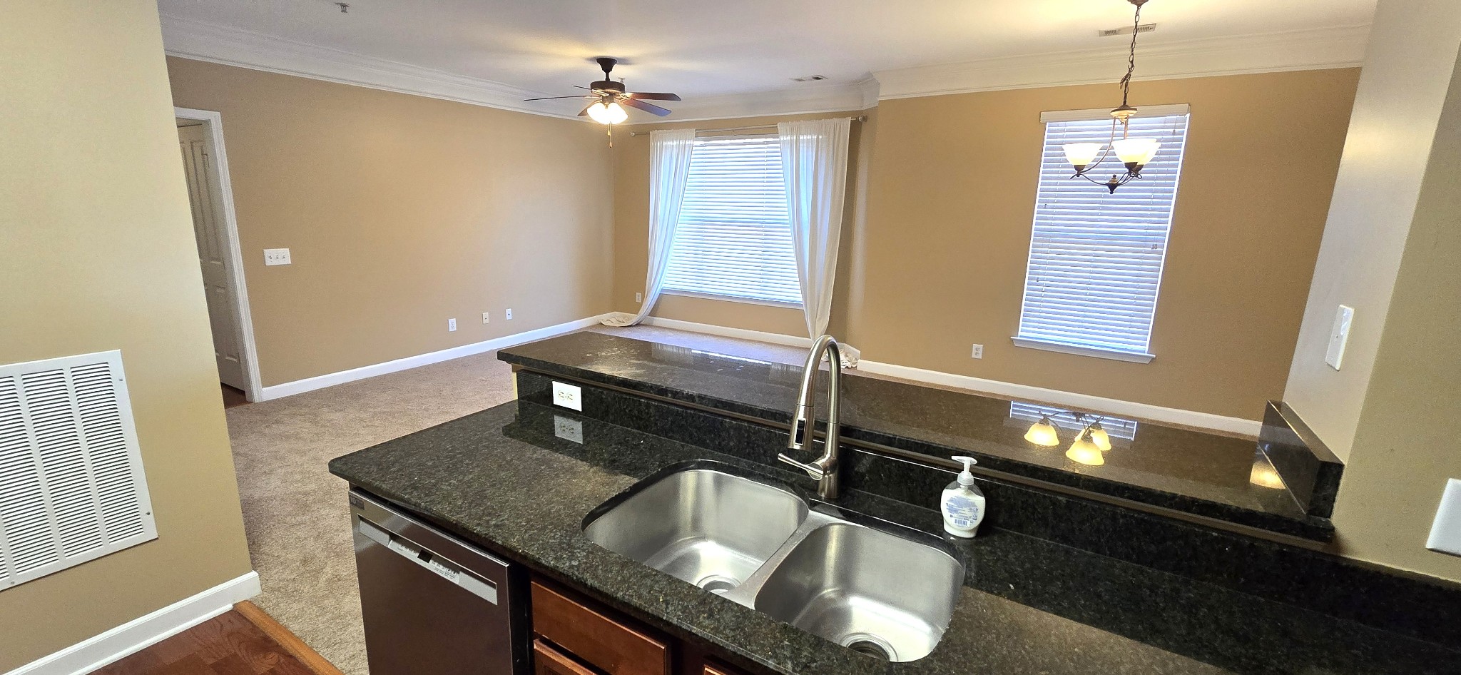 2310 Elliott Ave 122