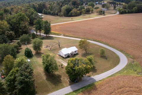 560 Gregory Rd Westmoreland TN 37186