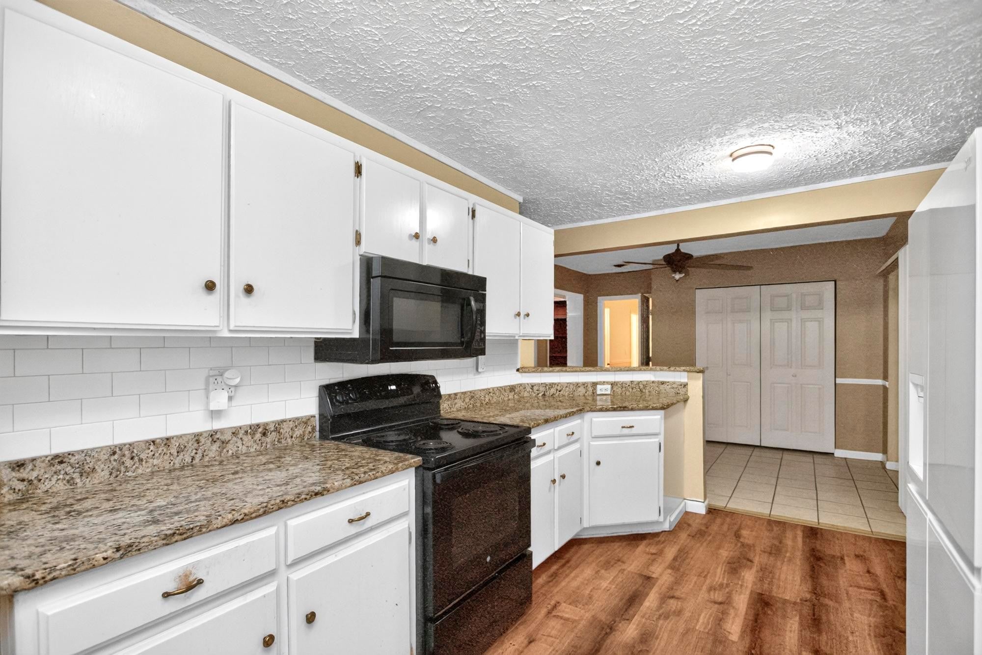 4913 Log Cabin Rd