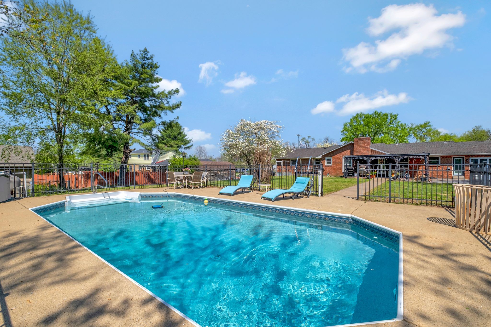 1803 W Lori Lee Dr