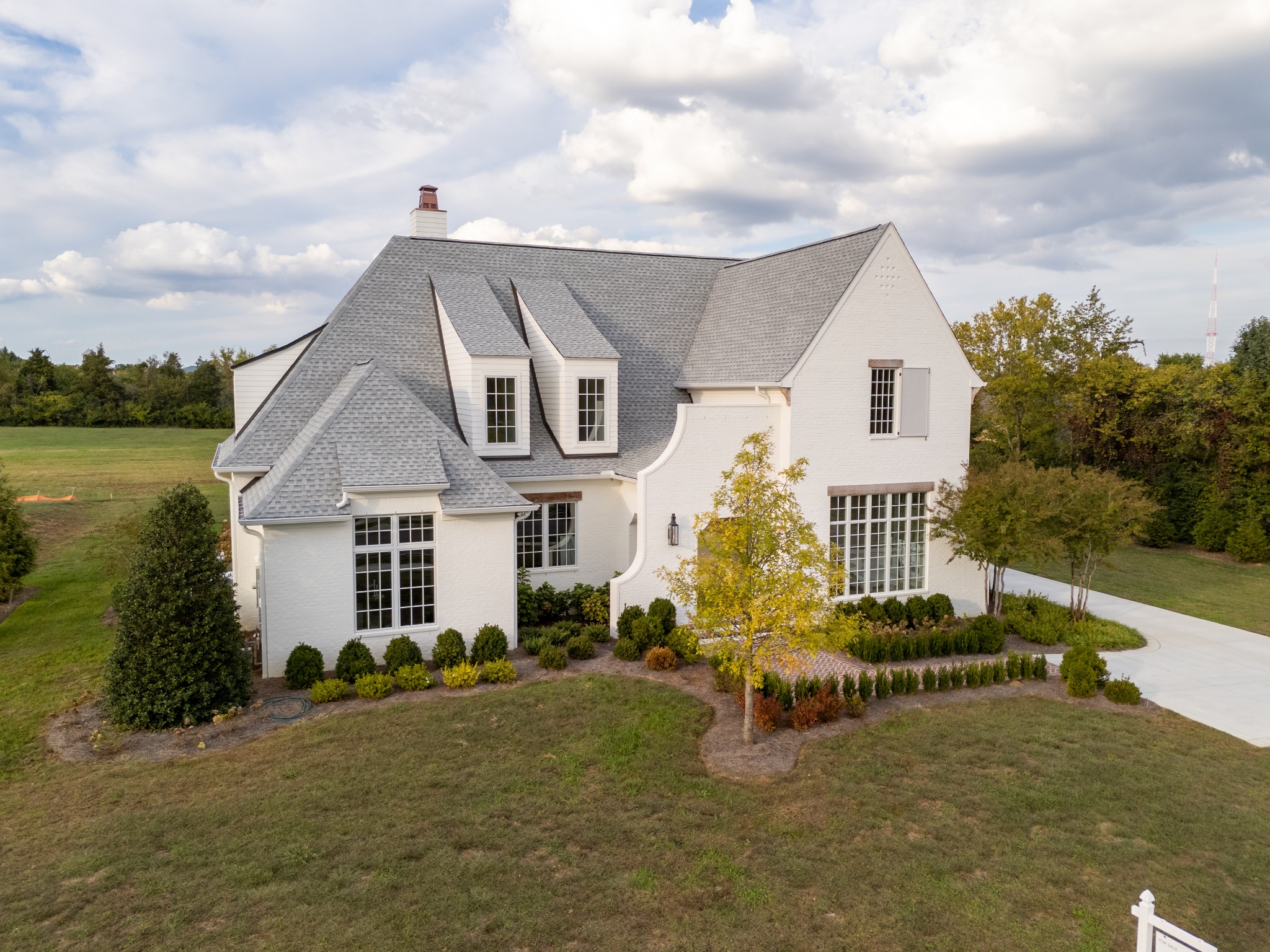 6034 Frazier Park Ln