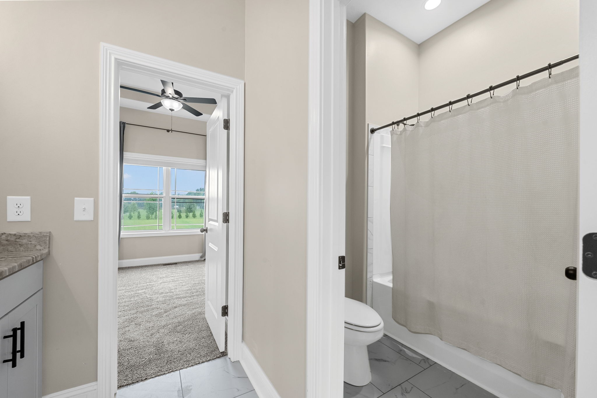 Clarksville, Tennessee 37040, United States, 4 Bedrooms Bedrooms, ,4 BathroomsBathrooms,Residential,Active,218137