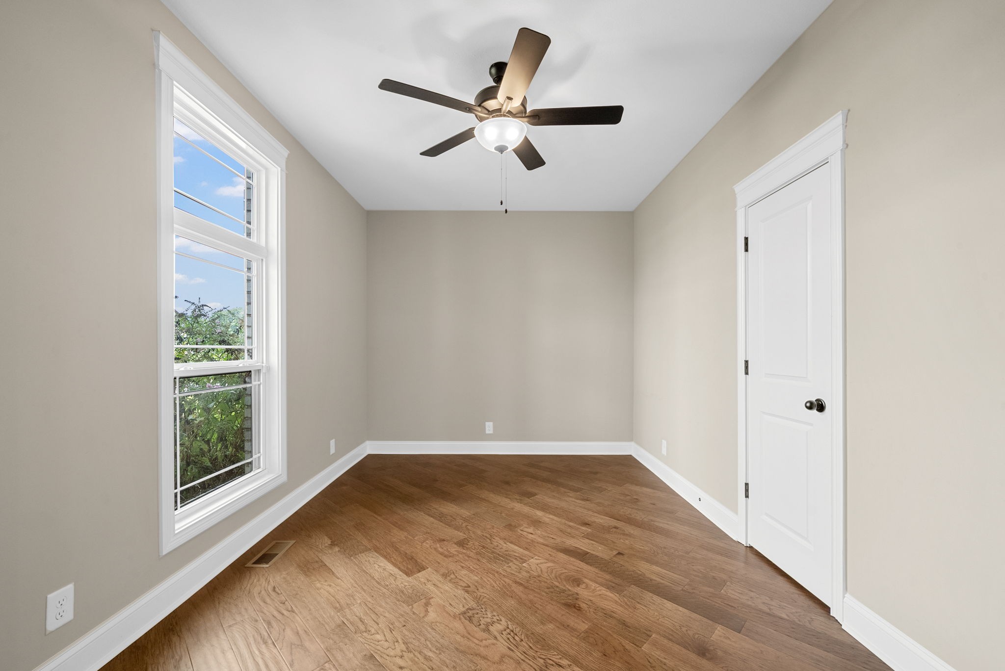 Clarksville, Tennessee 37040, United States, 4 Bedrooms Bedrooms, ,4 BathroomsBathrooms,Residential,Active,218137