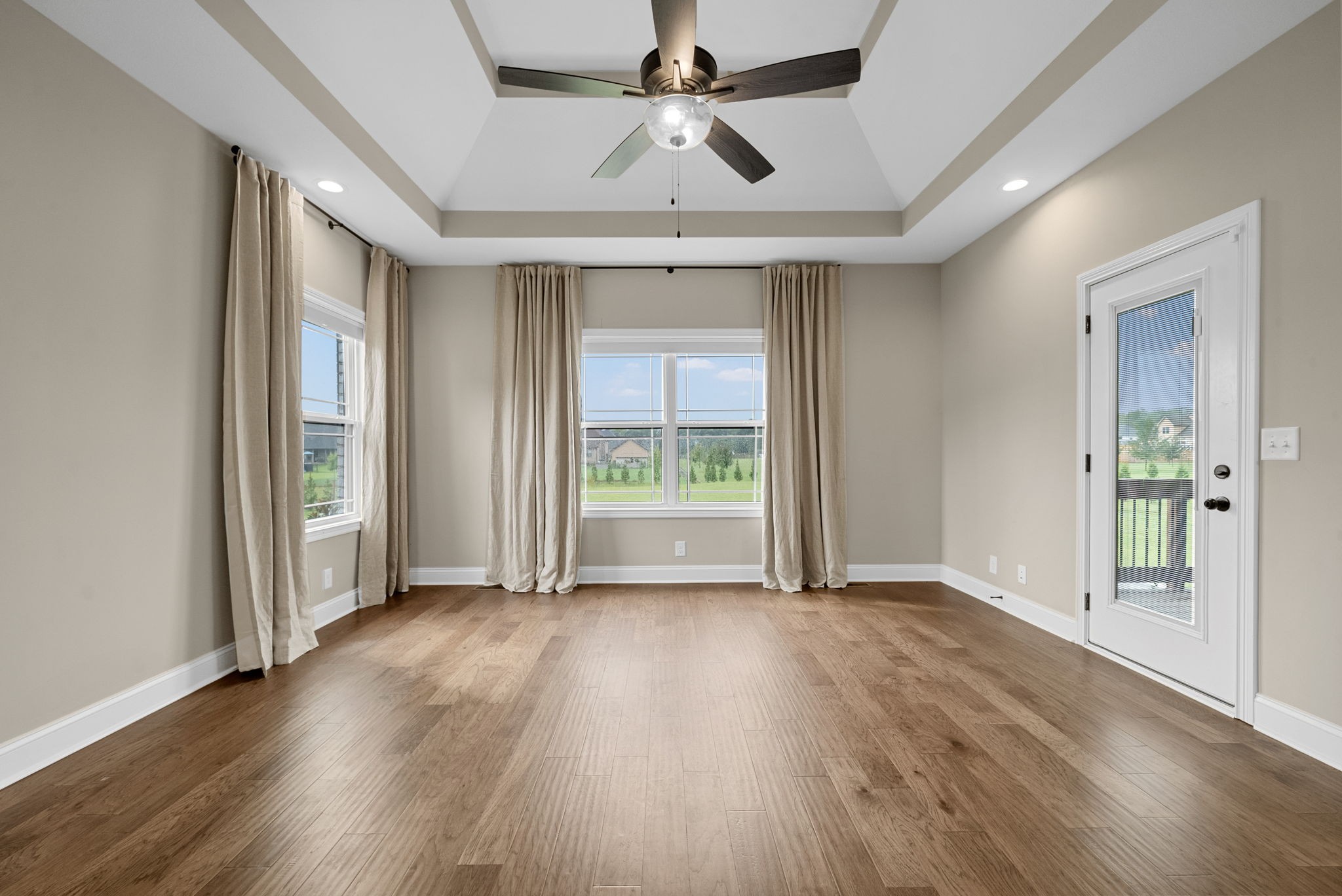 Clarksville, Tennessee 37040, United States, 4 Bedrooms Bedrooms, ,4 BathroomsBathrooms,Residential,Active,218137