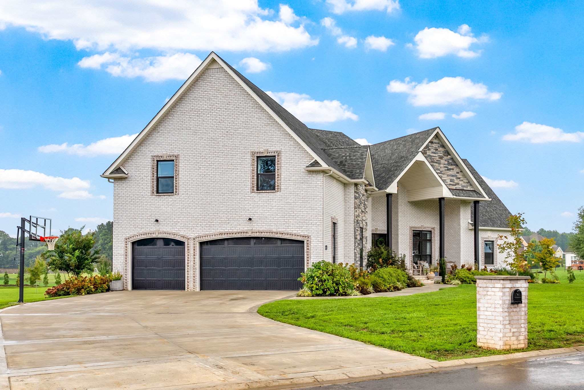 Clarksville, Tennessee 37040, United States, 4 Bedrooms Bedrooms, ,4 BathroomsBathrooms,Residential,Active,218137