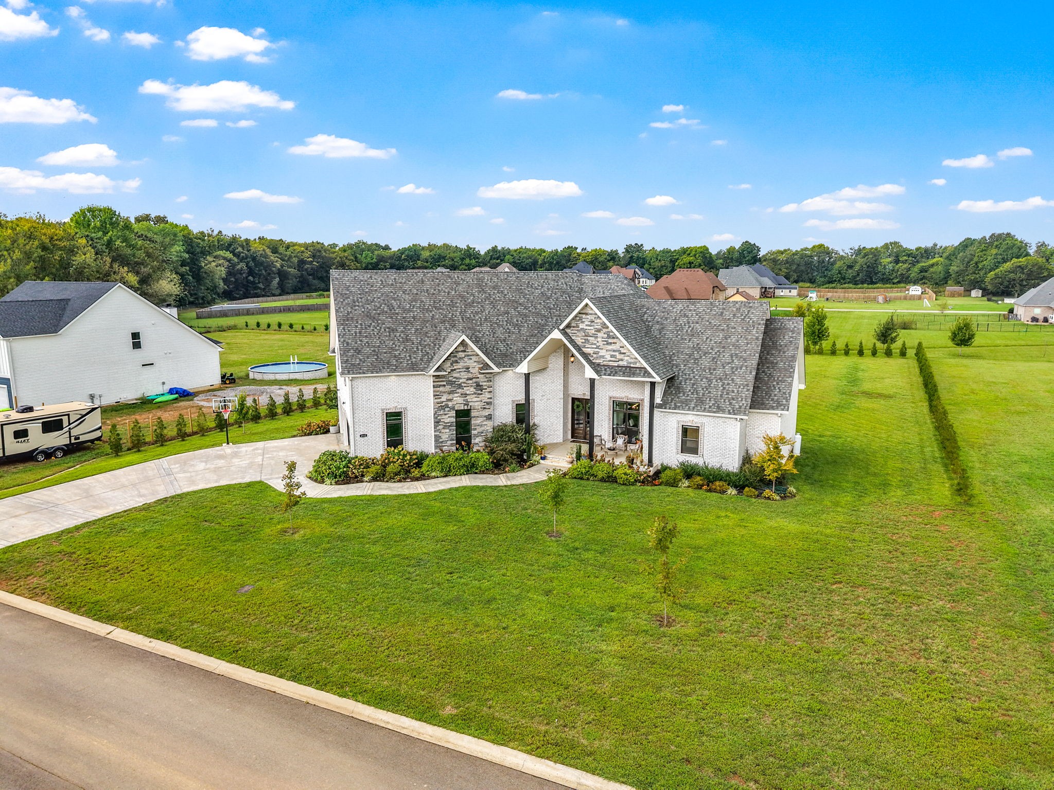 Clarksville, Tennessee 37040, United States, 4 Bedrooms Bedrooms, ,4 BathroomsBathrooms,Residential,Active,218137