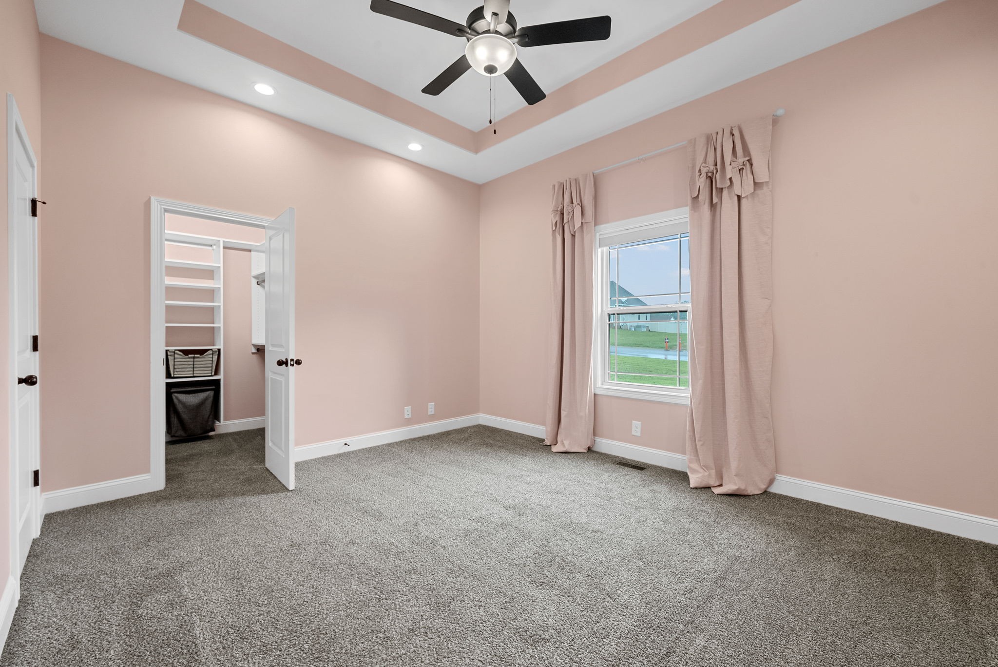 Clarksville, Tennessee 37040, United States, 4 Bedrooms Bedrooms, ,4 BathroomsBathrooms,Residential,Active,218137