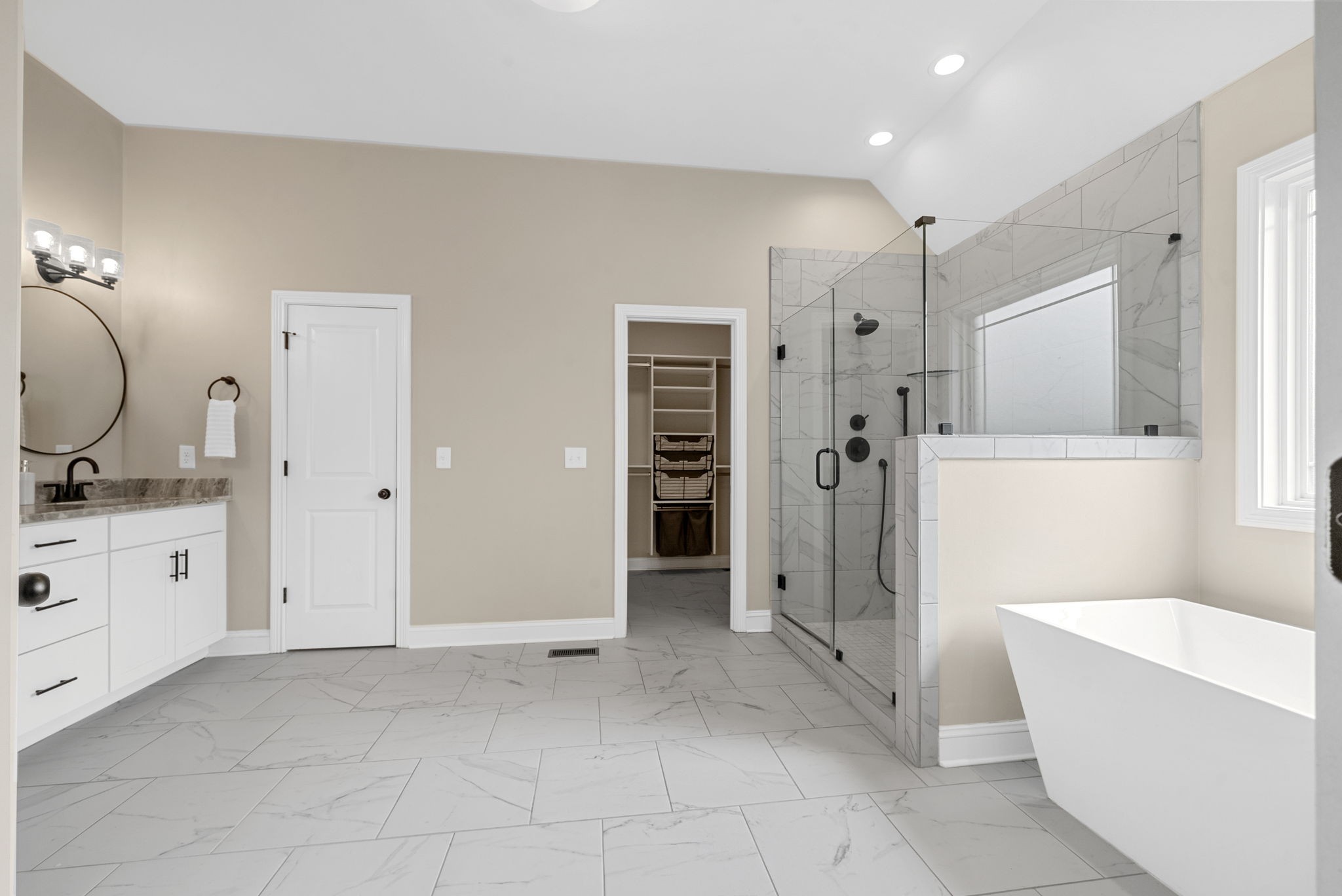 Clarksville, Tennessee 37040, United States, 4 Bedrooms Bedrooms, ,4 BathroomsBathrooms,Residential,Active,218137