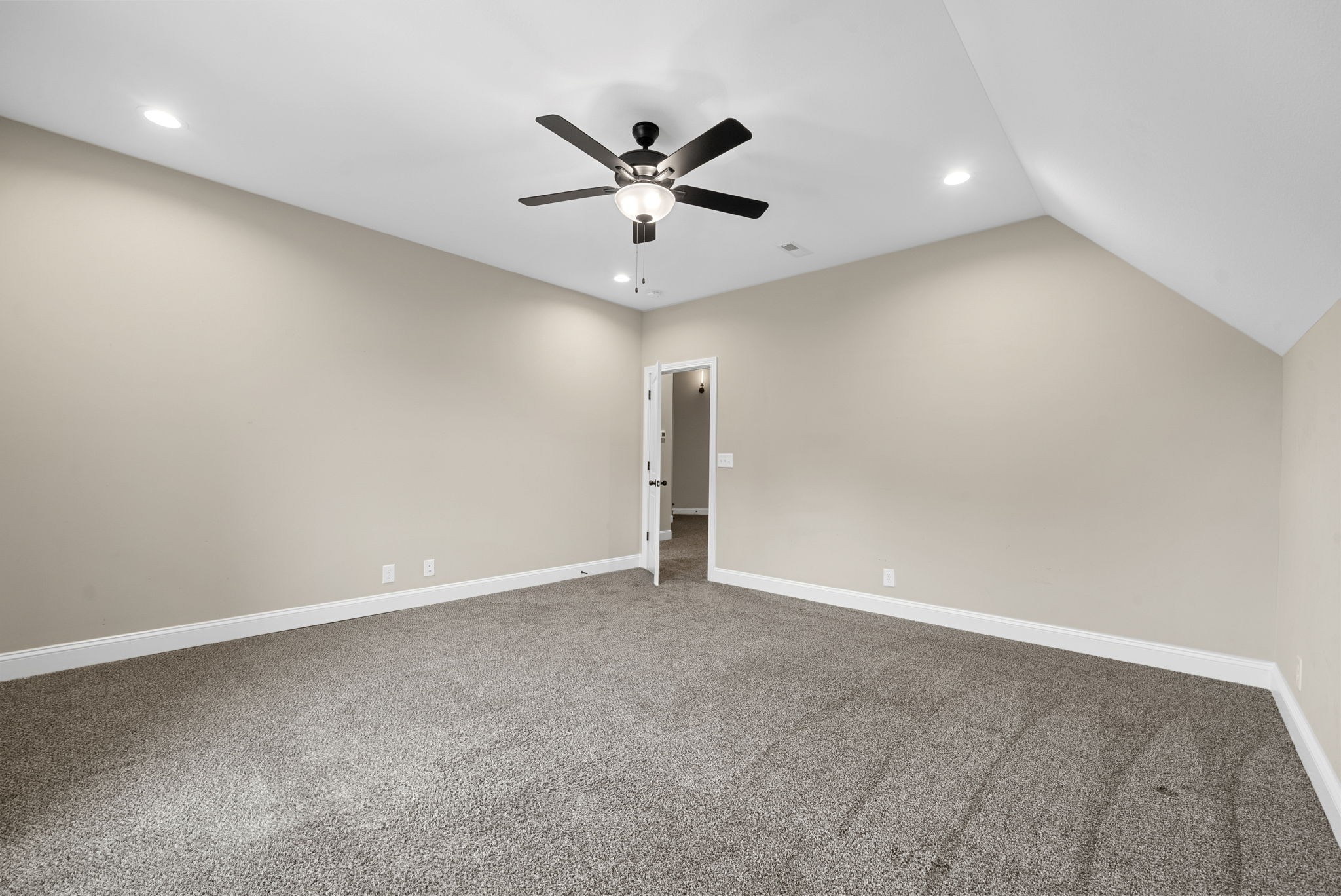 Clarksville, Tennessee 37040, United States, 4 Bedrooms Bedrooms, ,4 BathroomsBathrooms,Residential,Active,218137