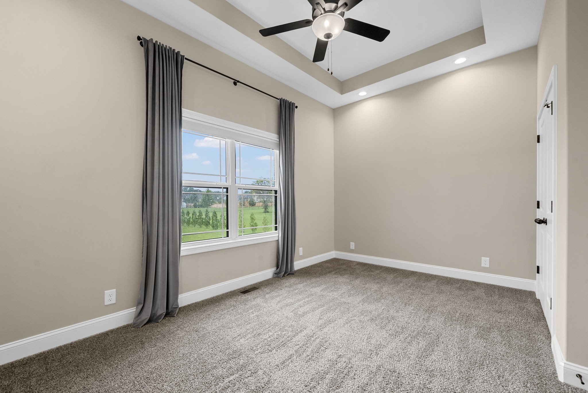 Clarksville, Tennessee 37040, United States, 4 Bedrooms Bedrooms, ,4 BathroomsBathrooms,Residential,Active,218137