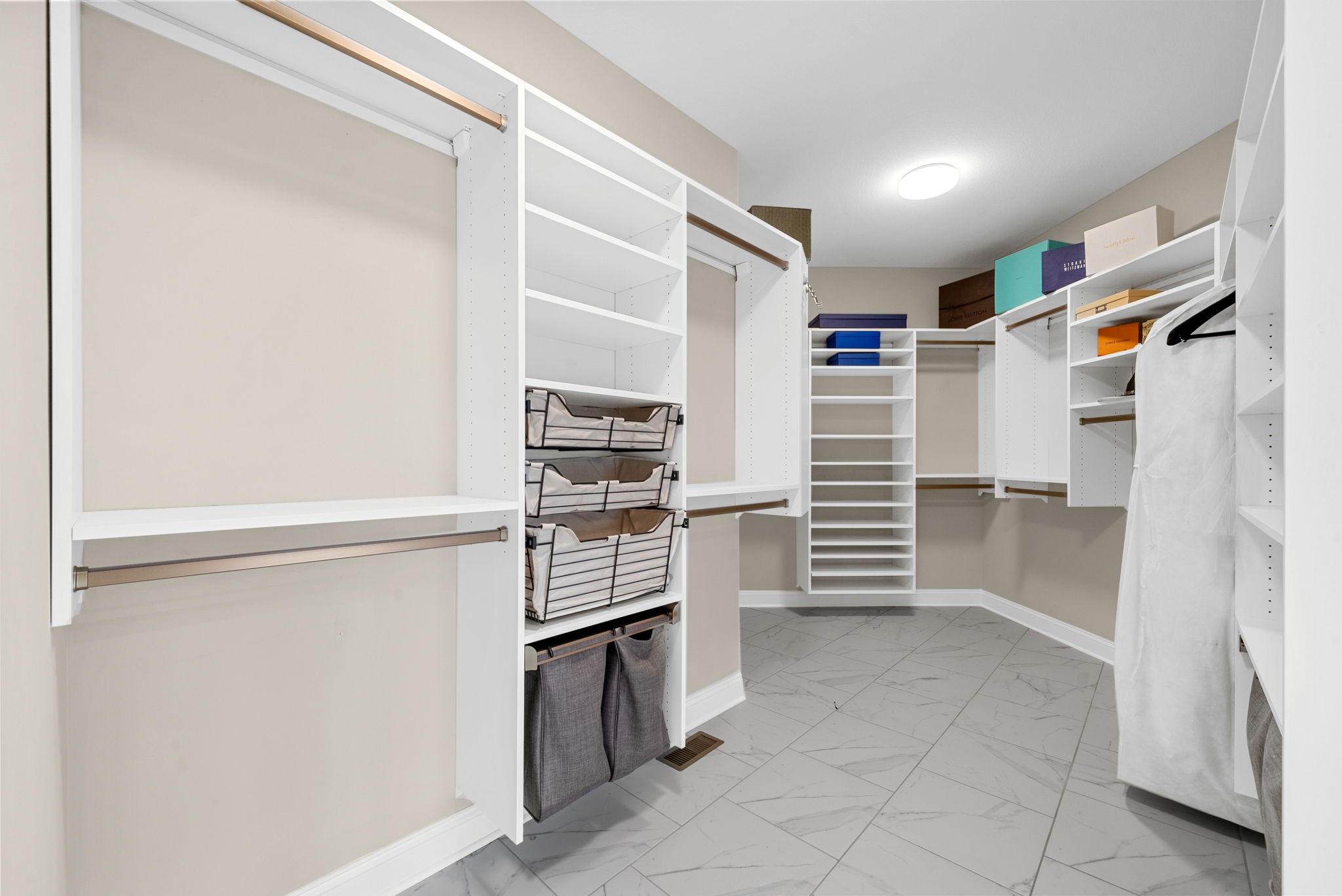 Clarksville, Tennessee 37040, United States, 4 Bedrooms Bedrooms, ,4 BathroomsBathrooms,Residential,Active,218137