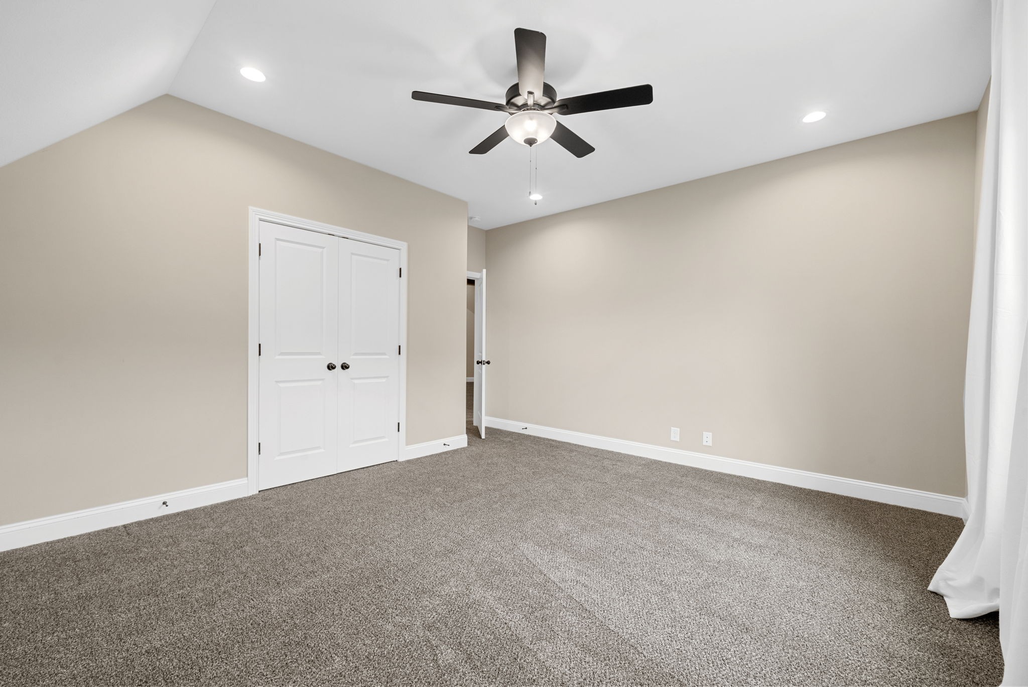 Clarksville, Tennessee 37040, United States, 4 Bedrooms Bedrooms, ,4 BathroomsBathrooms,Residential,Active,218137