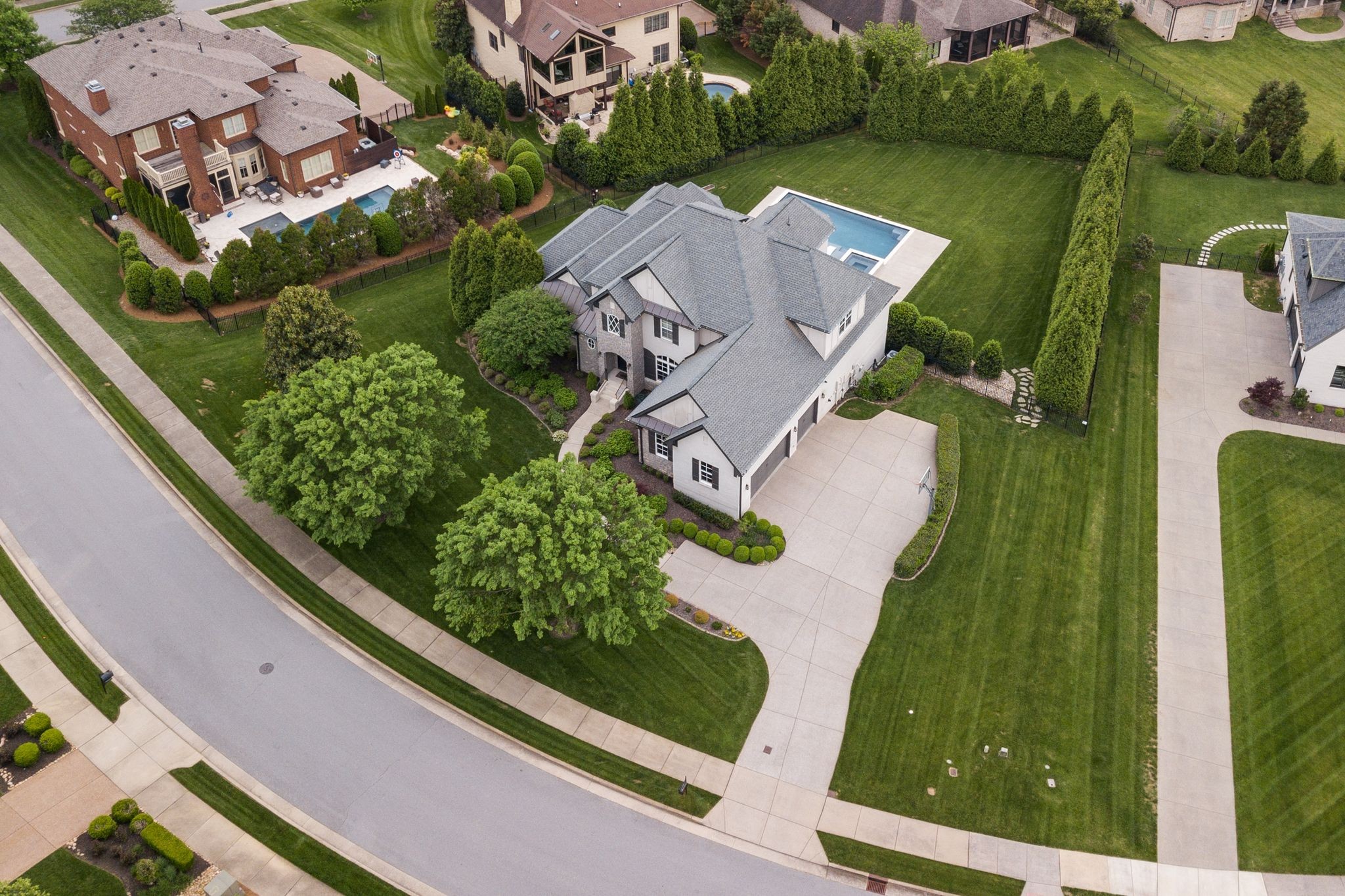9485 Highland Bend Ct