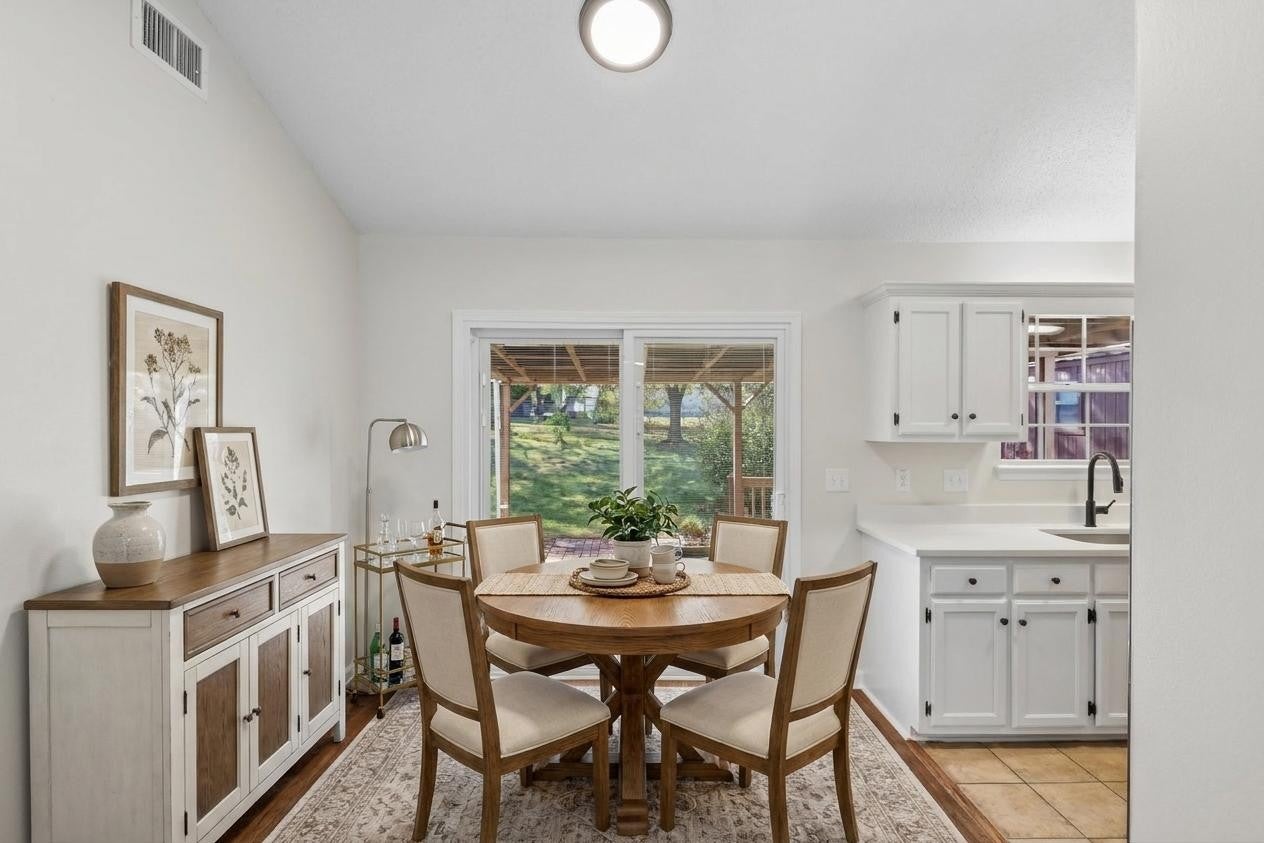 3516 Paragon Dr