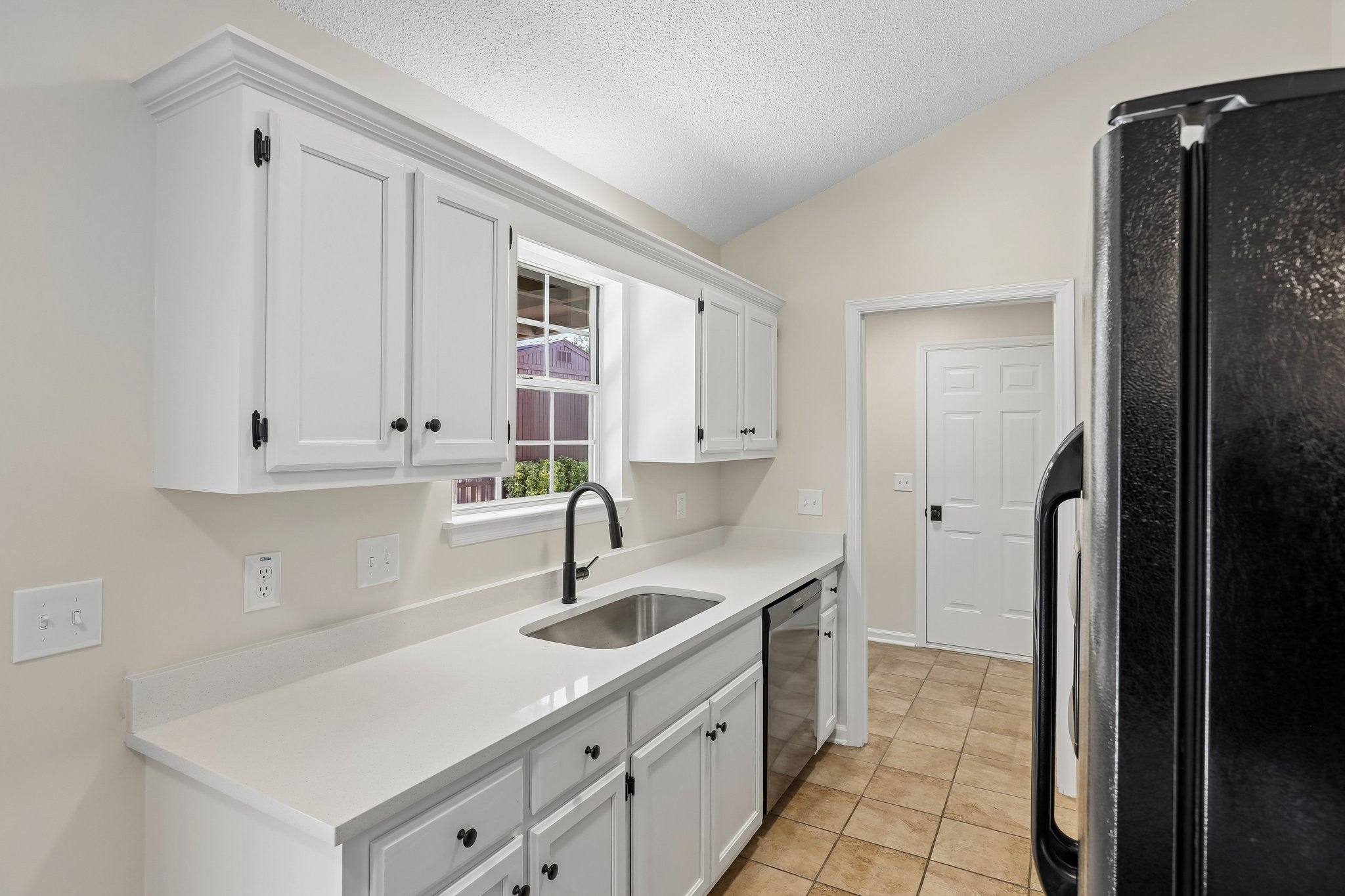 3516 Paragon Dr