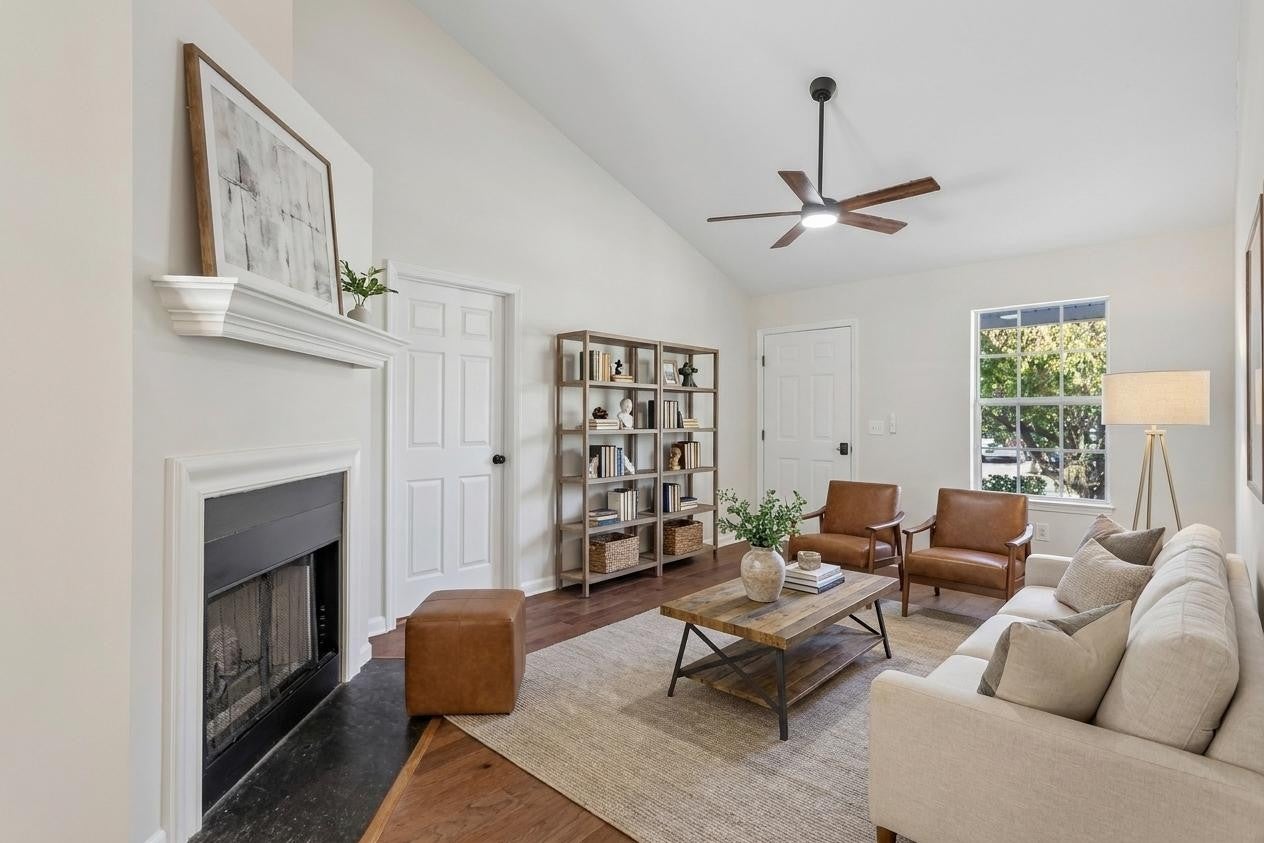 3516 Paragon Dr