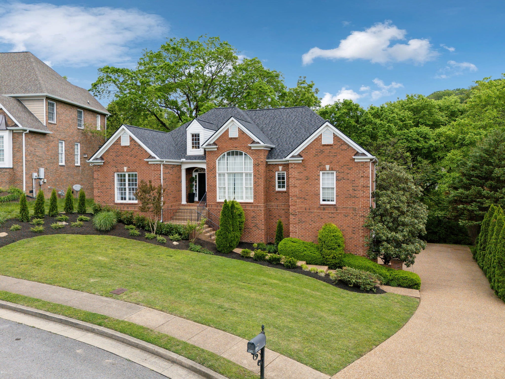 5608 Montelle Ln