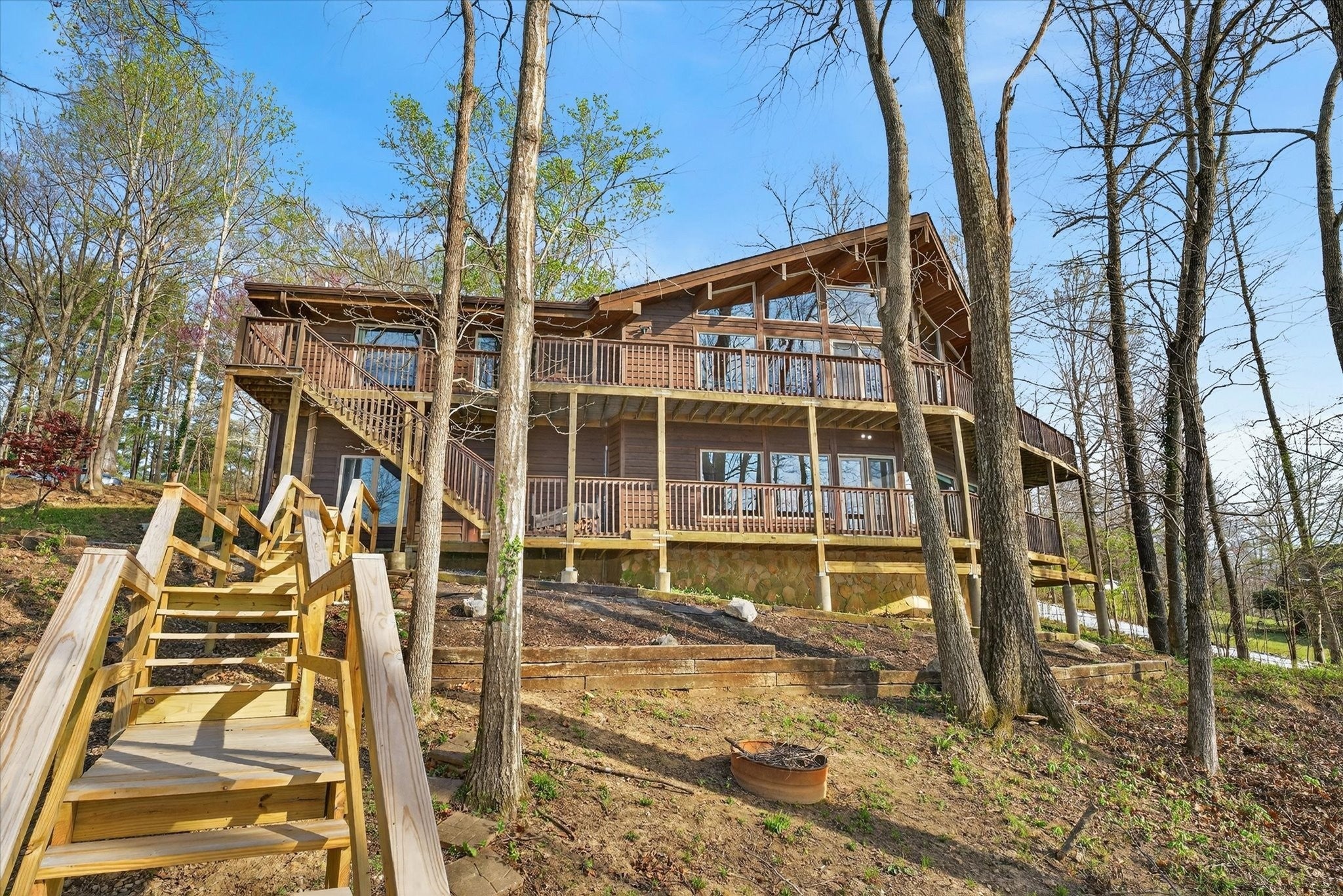 203 Whispering Hills Dr