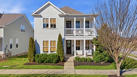 3200 Vinemont Dr Thompsons Station TN 37179