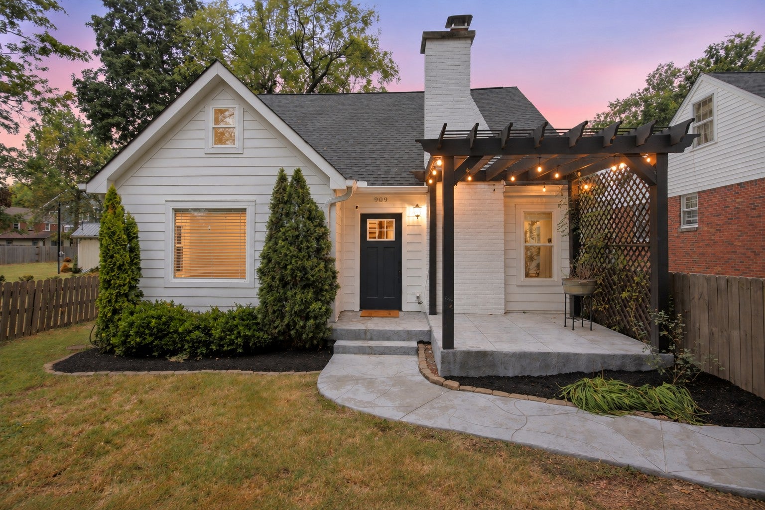3-bed listing at 909 Mcclurkan Ave, Nashville