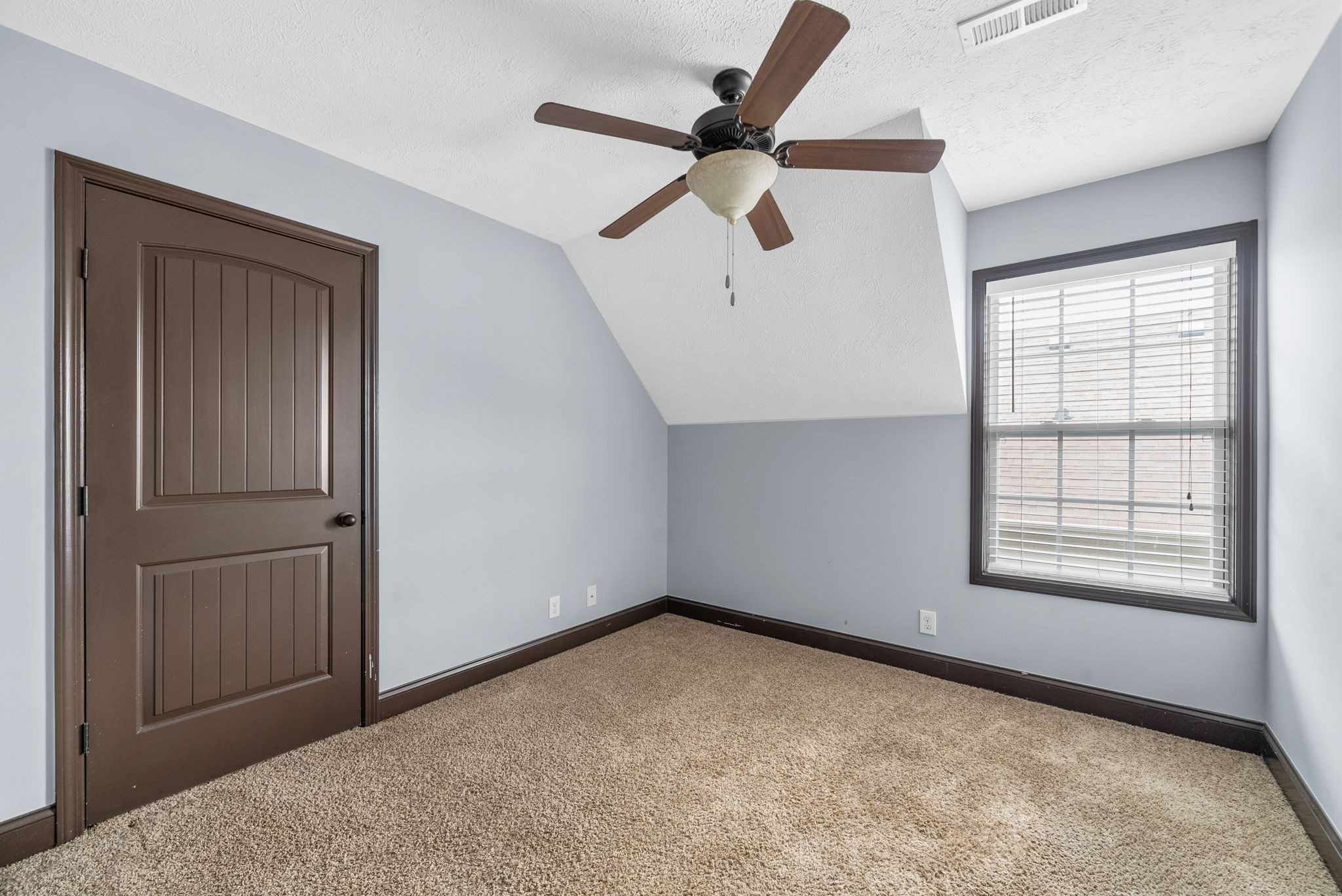 1590 Cobra Ln