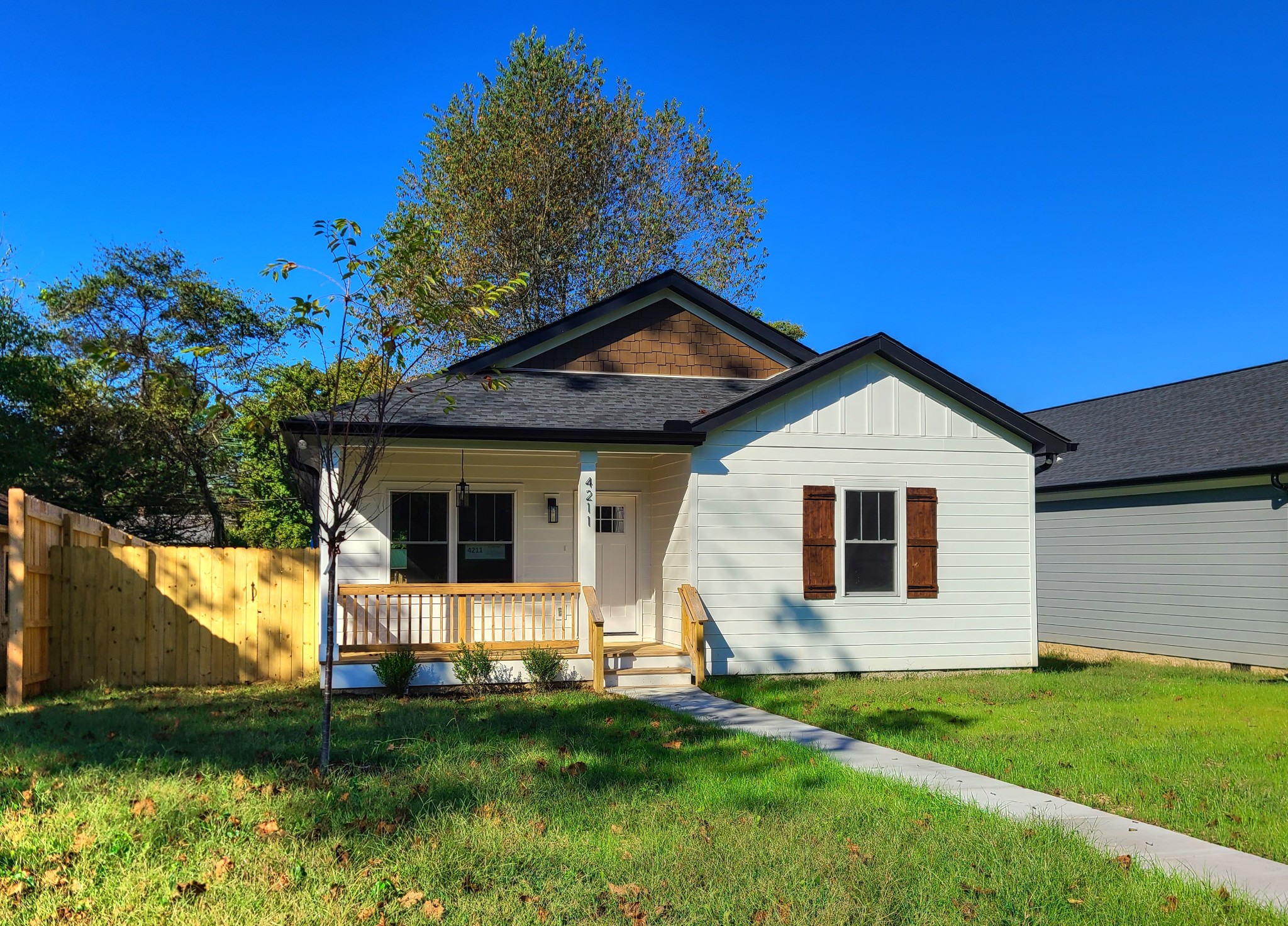 4211 Woods St