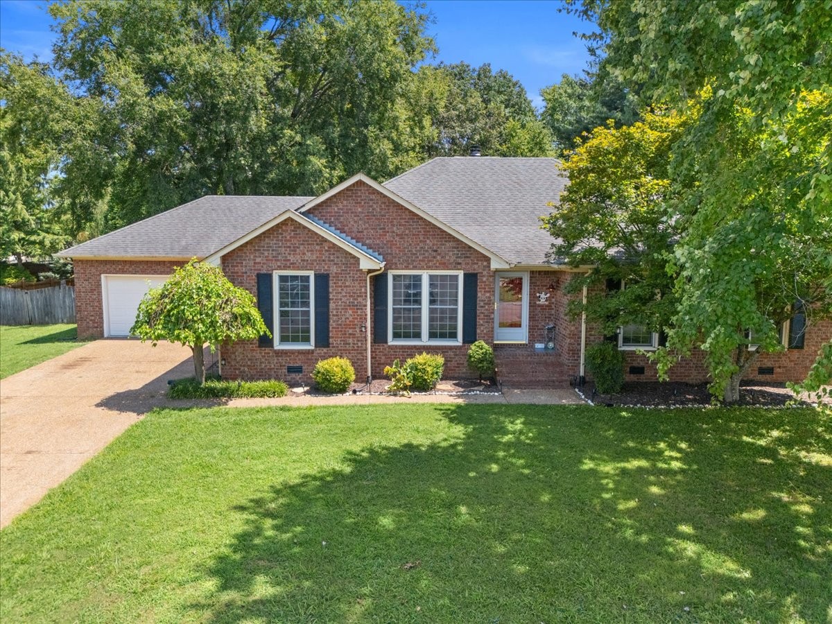 2014 Saddlebrook Dr