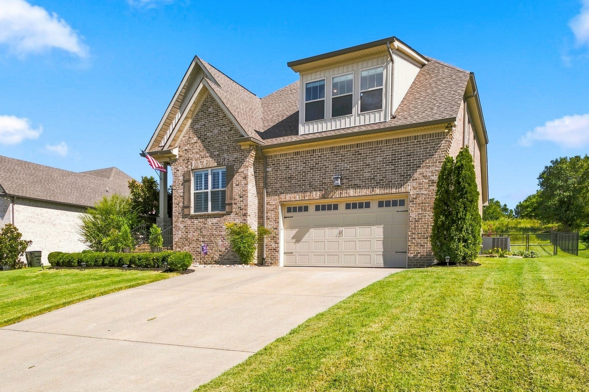 323 Hathaway Ln