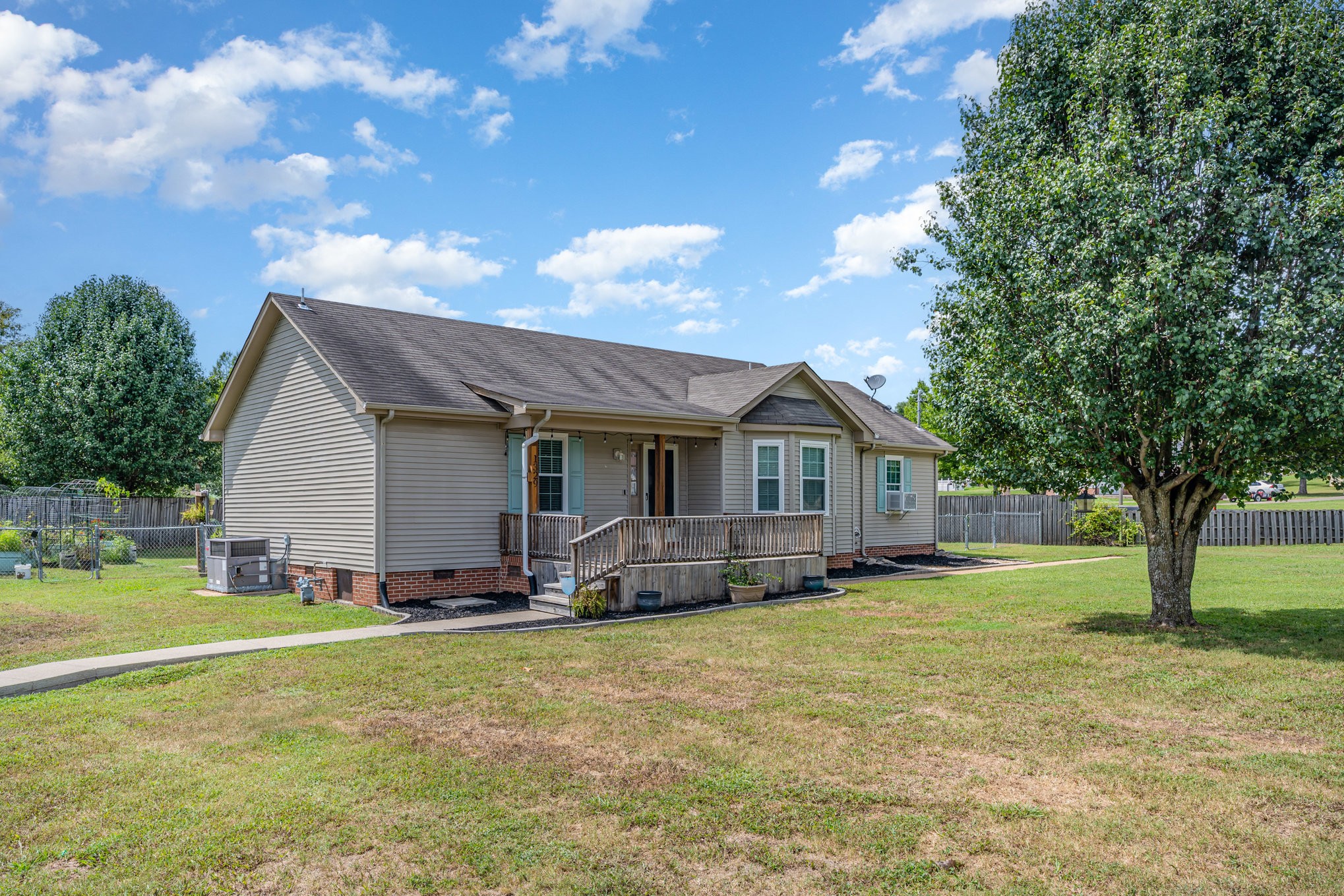1329 Amberwood Ct