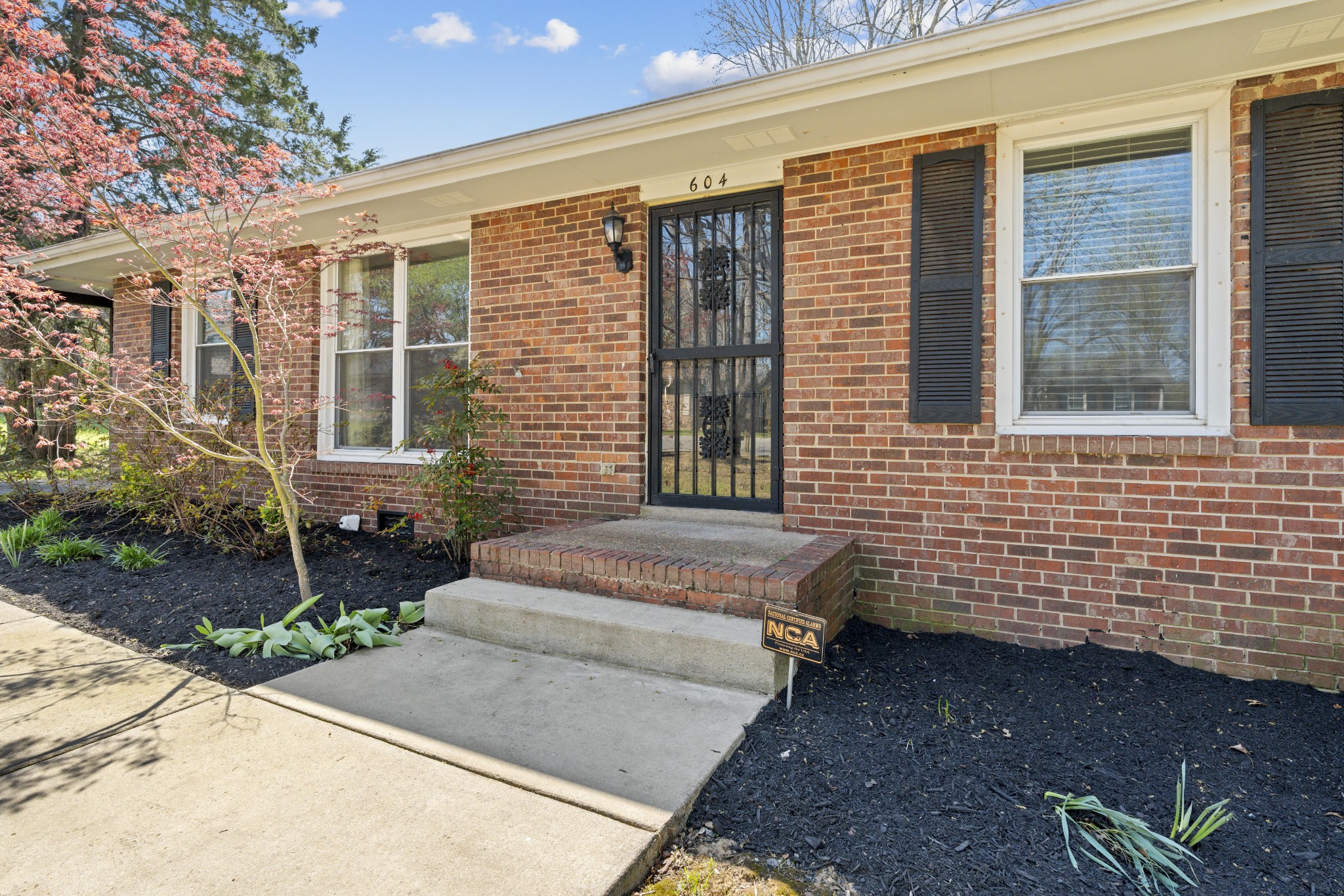 604 Highland View Ct