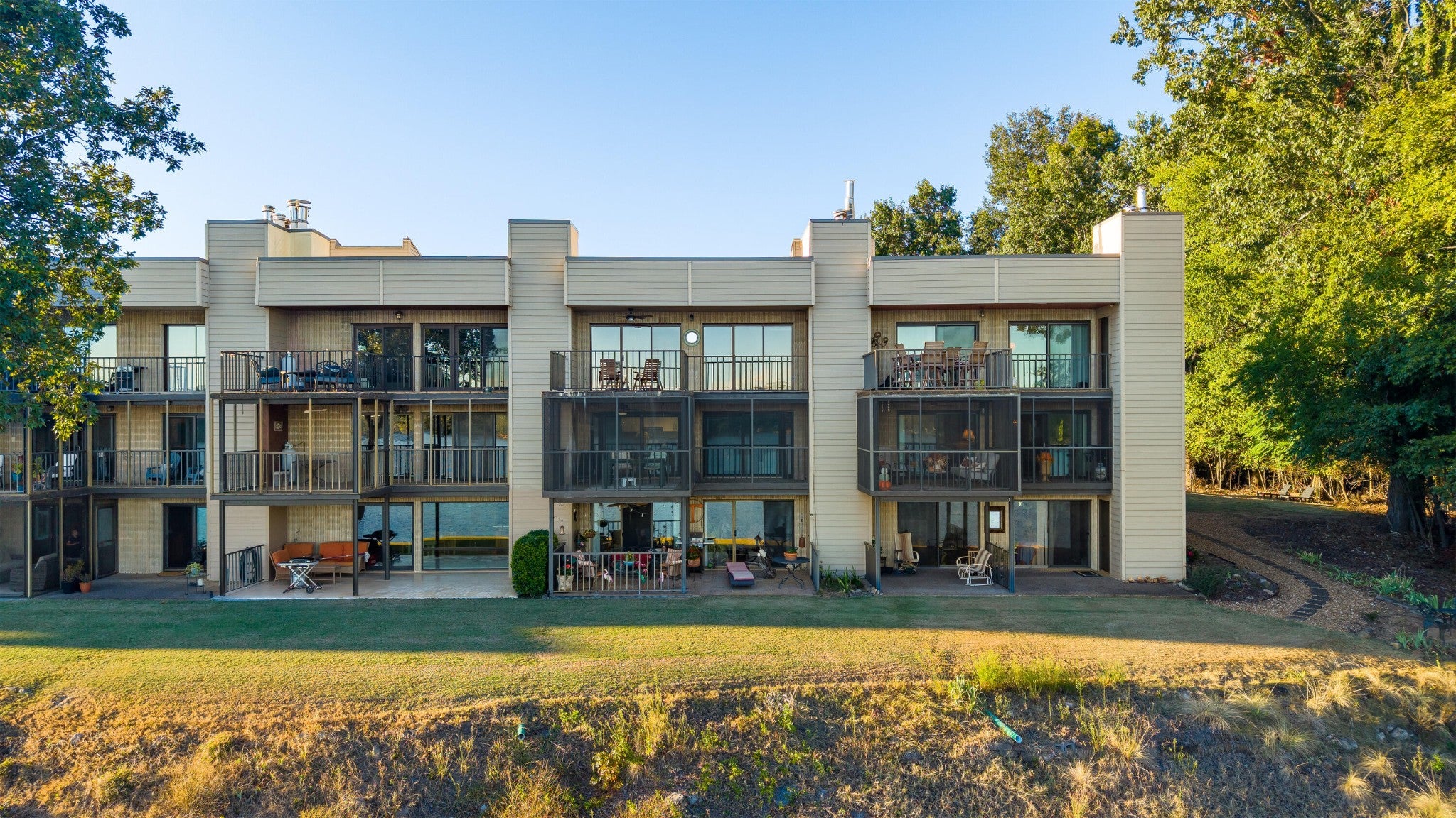 4312 Lakeshore Lane 202