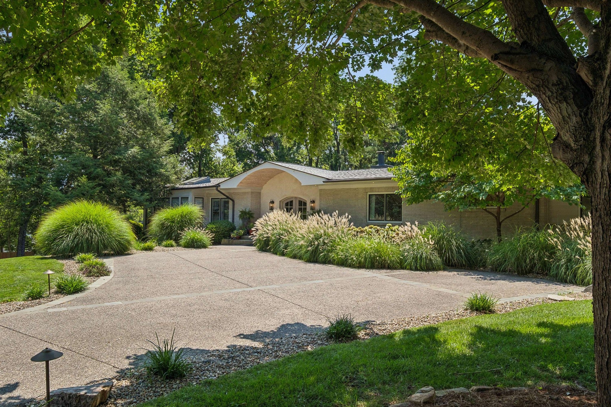 4-bed home for sale in Nashville, TN 37205, 4301 Lillywood Rd 4301 Lillywood Rd, Nashville TN 37205 4-bed home, photo 2 of 40