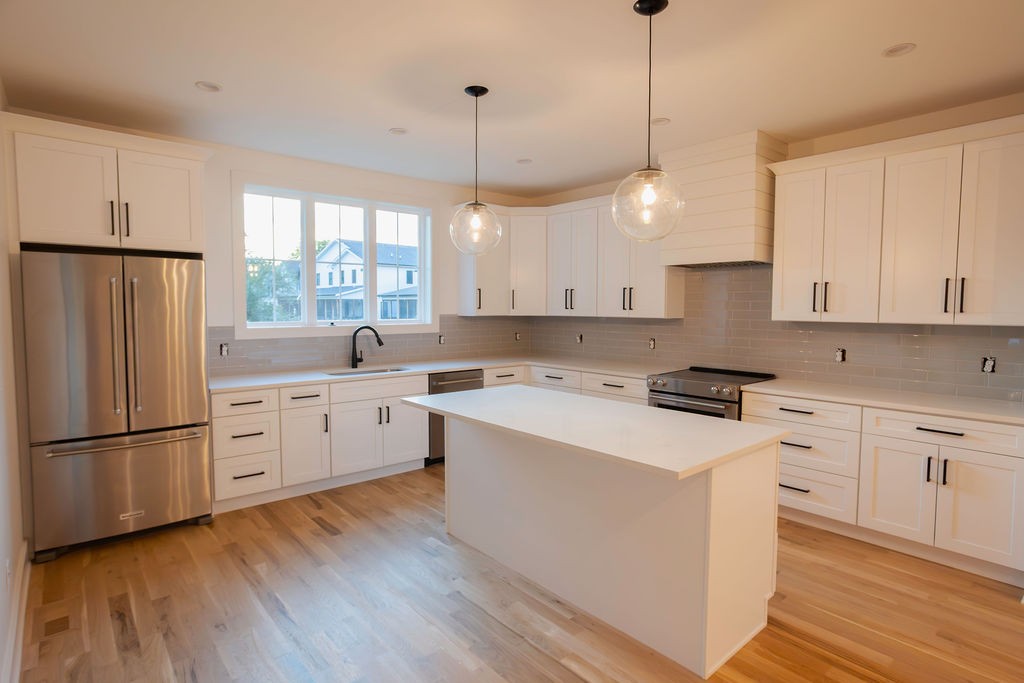 Nashville, Tennessee 37204, United States, 6 Bedrooms Bedrooms, ,4 BathroomsBathrooms,Residential,Active,192013