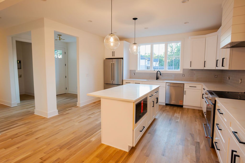 Nashville, Tennessee 37204, United States, 6 Bedrooms Bedrooms, ,4 BathroomsBathrooms,Residential,Active,192013