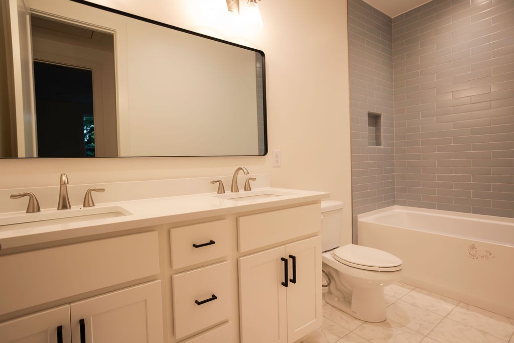 Nashville, Tennessee 37204, United States, 6 Bedrooms Bedrooms, ,4 BathroomsBathrooms,Residential,Active,192013