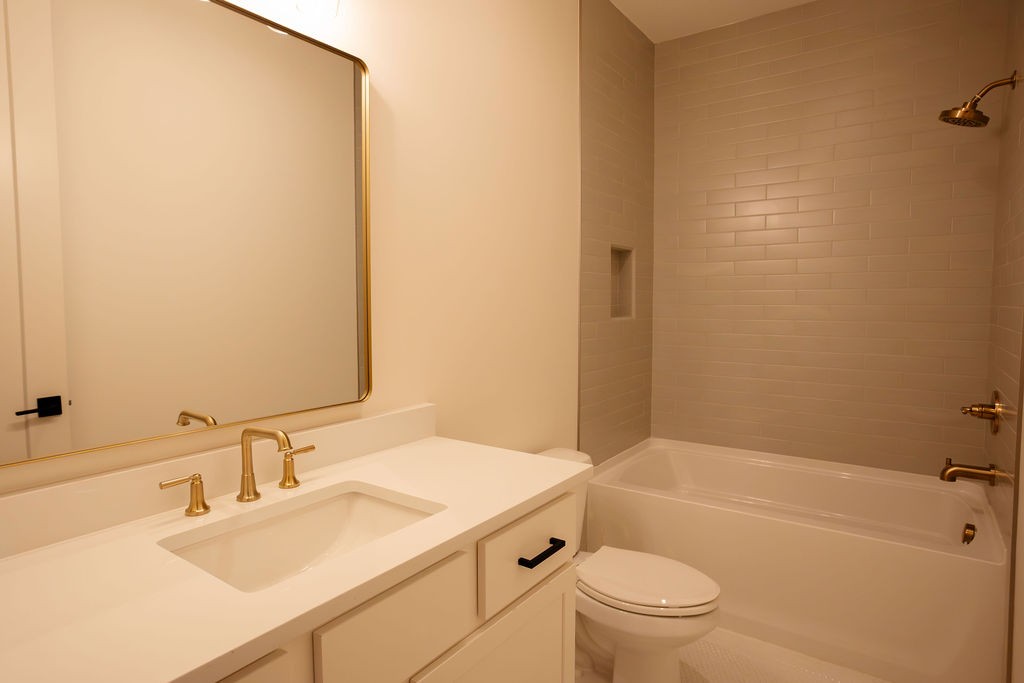 Nashville, Tennessee 37204, United States, 6 Bedrooms Bedrooms, ,4 BathroomsBathrooms,Residential,Active,192013