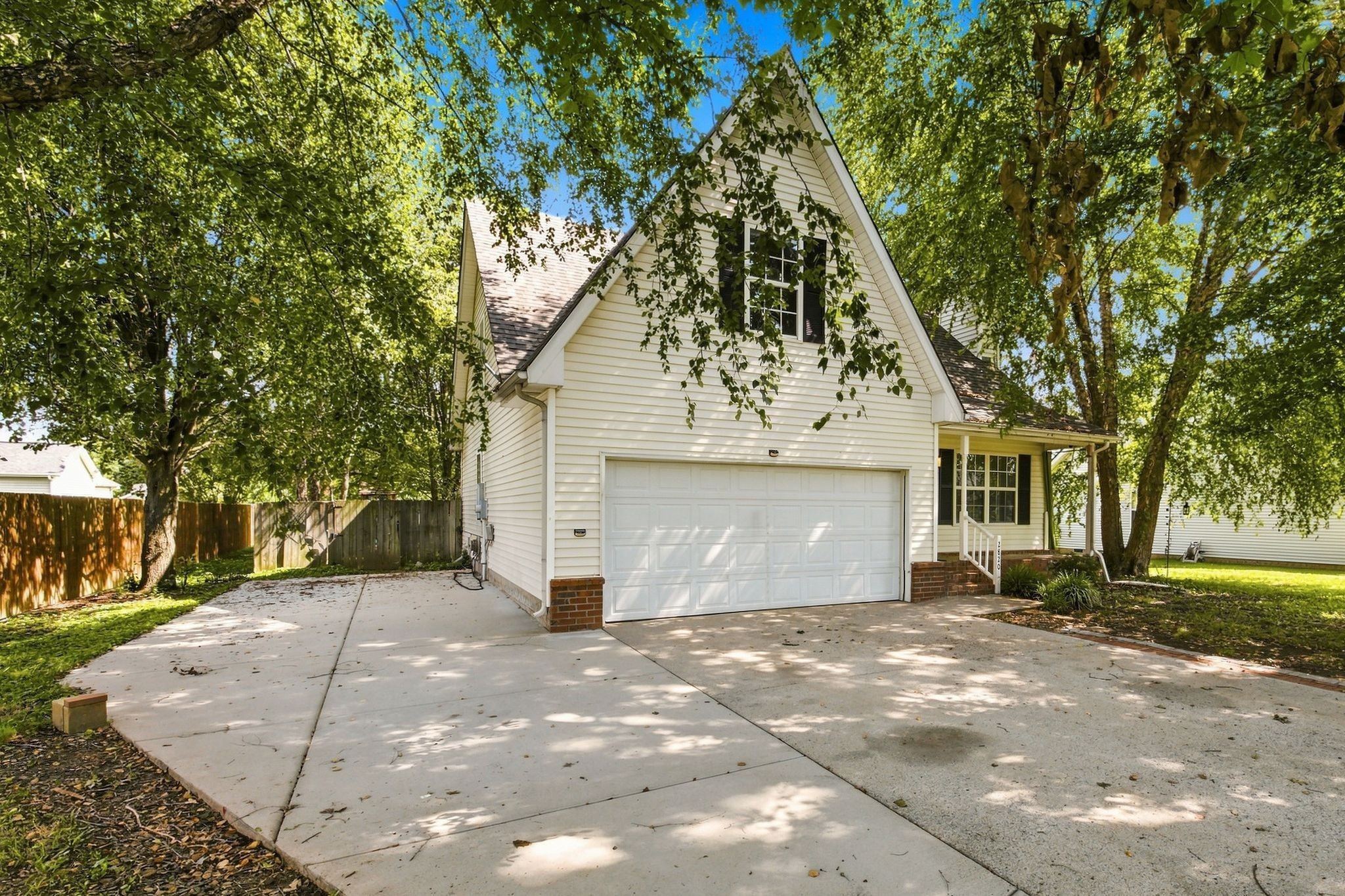 2820 Weybridge Dr
