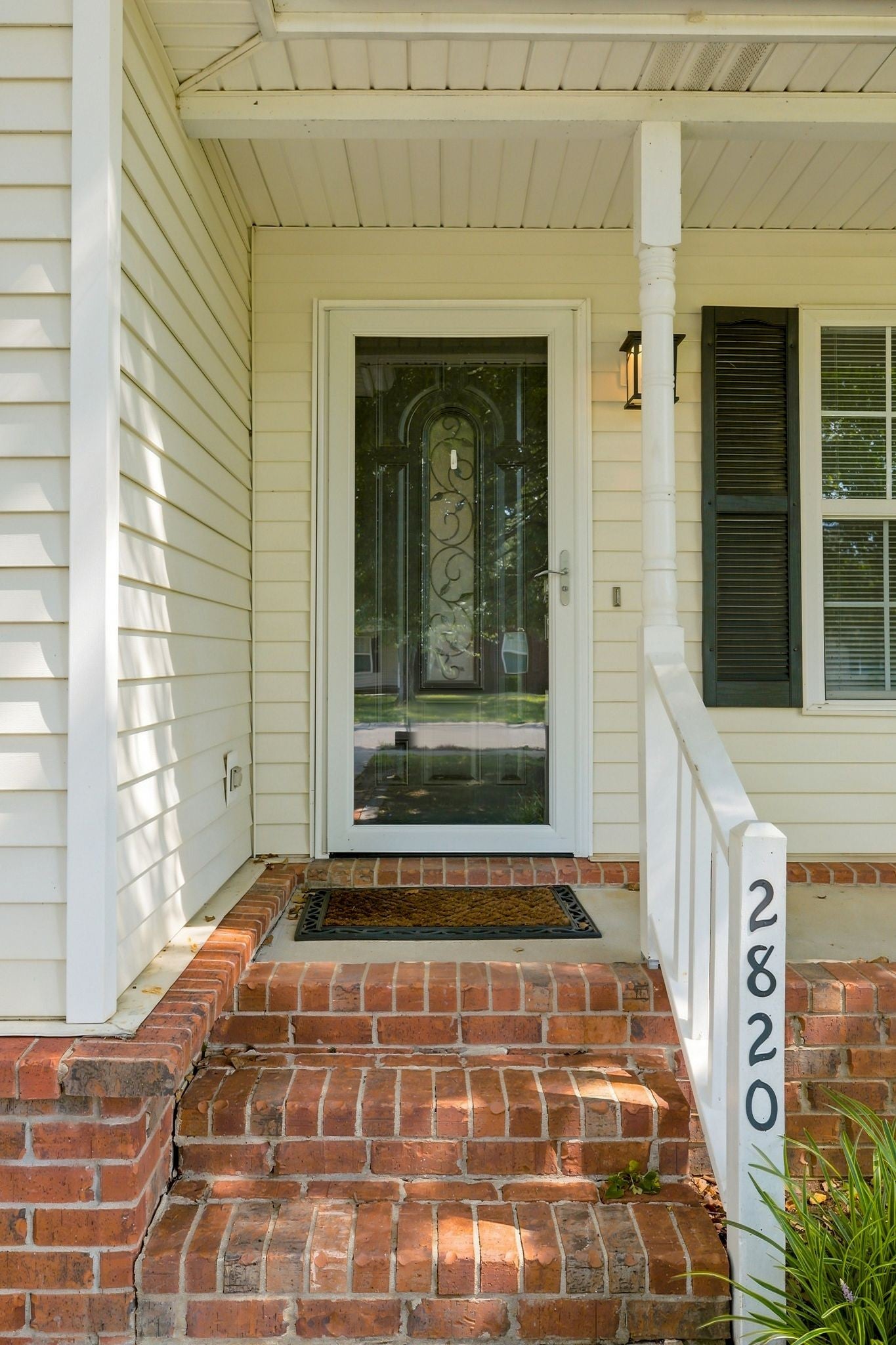 2820 Weybridge Dr