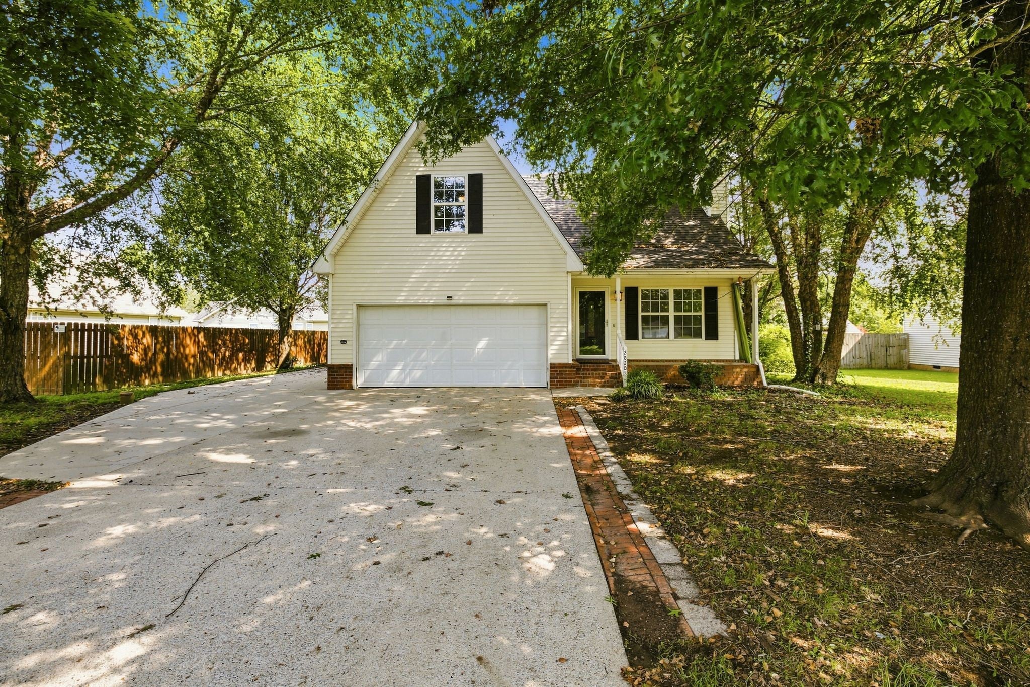 2820 Weybridge Dr
